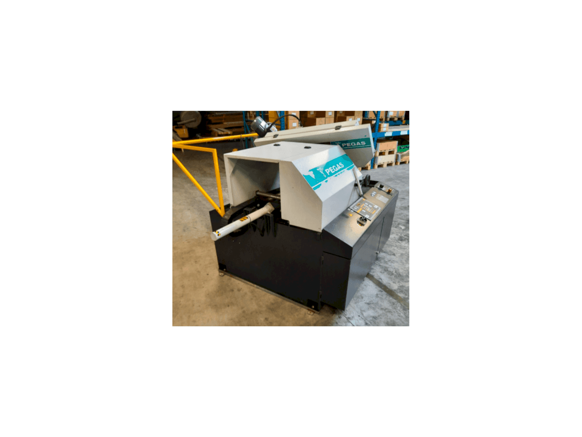 A Pegas 240x280 A-CNC-R-F gép elölnézete