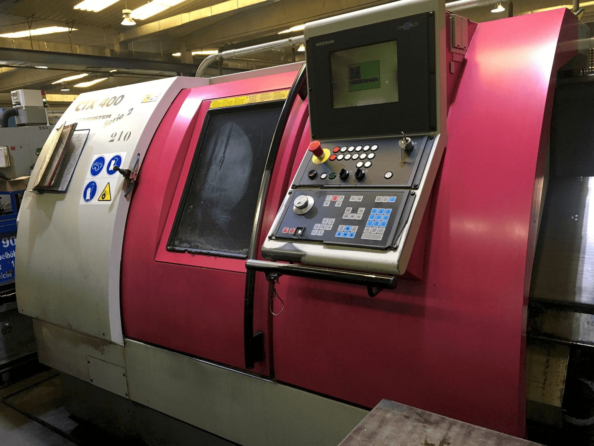 A Gildemeister CTX-400 S2 gép elölnézete