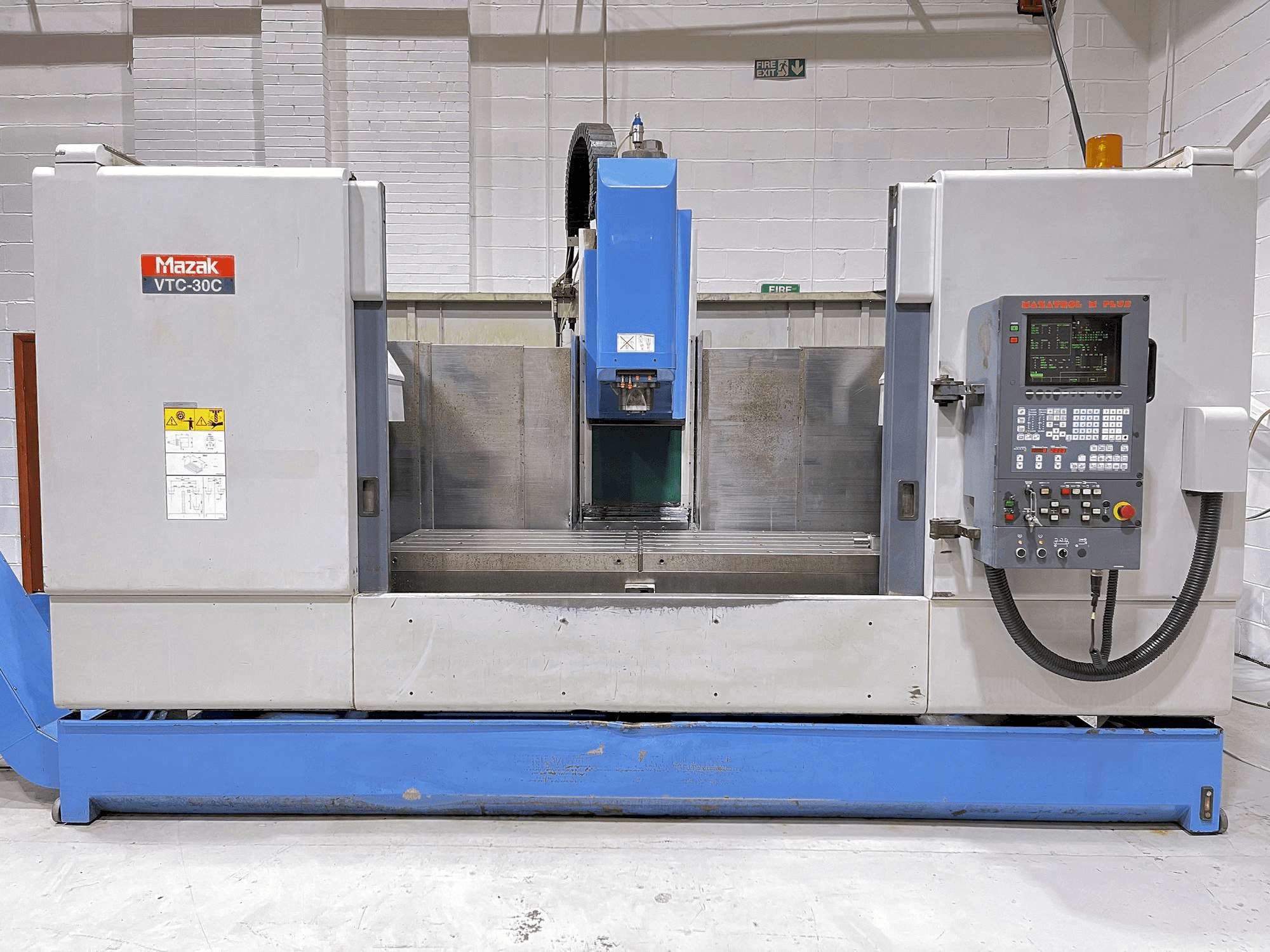 A Mazak VTC-30C gép elölnézete
