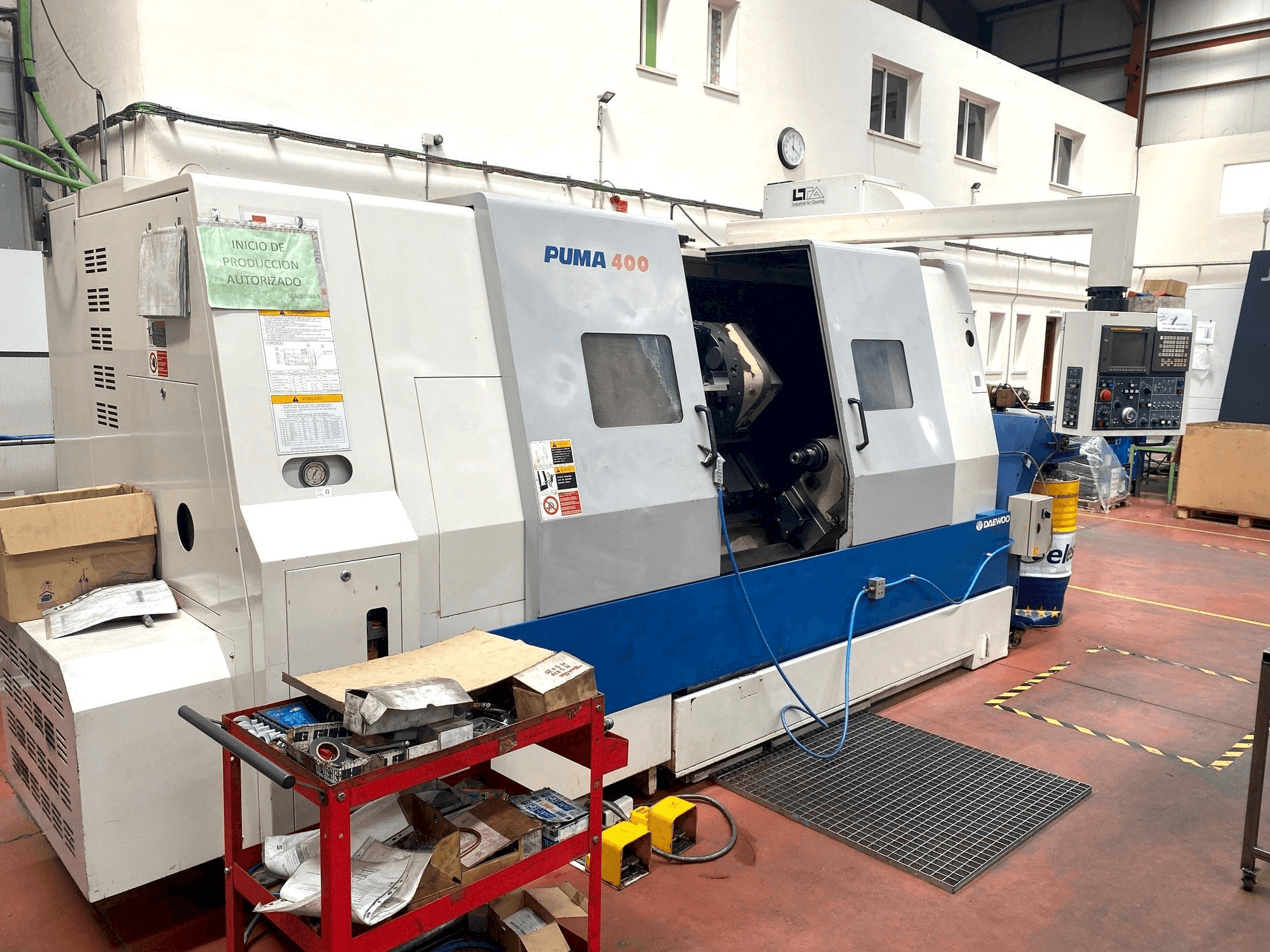 A DAEWOO PUMA 400 gép elölnézete