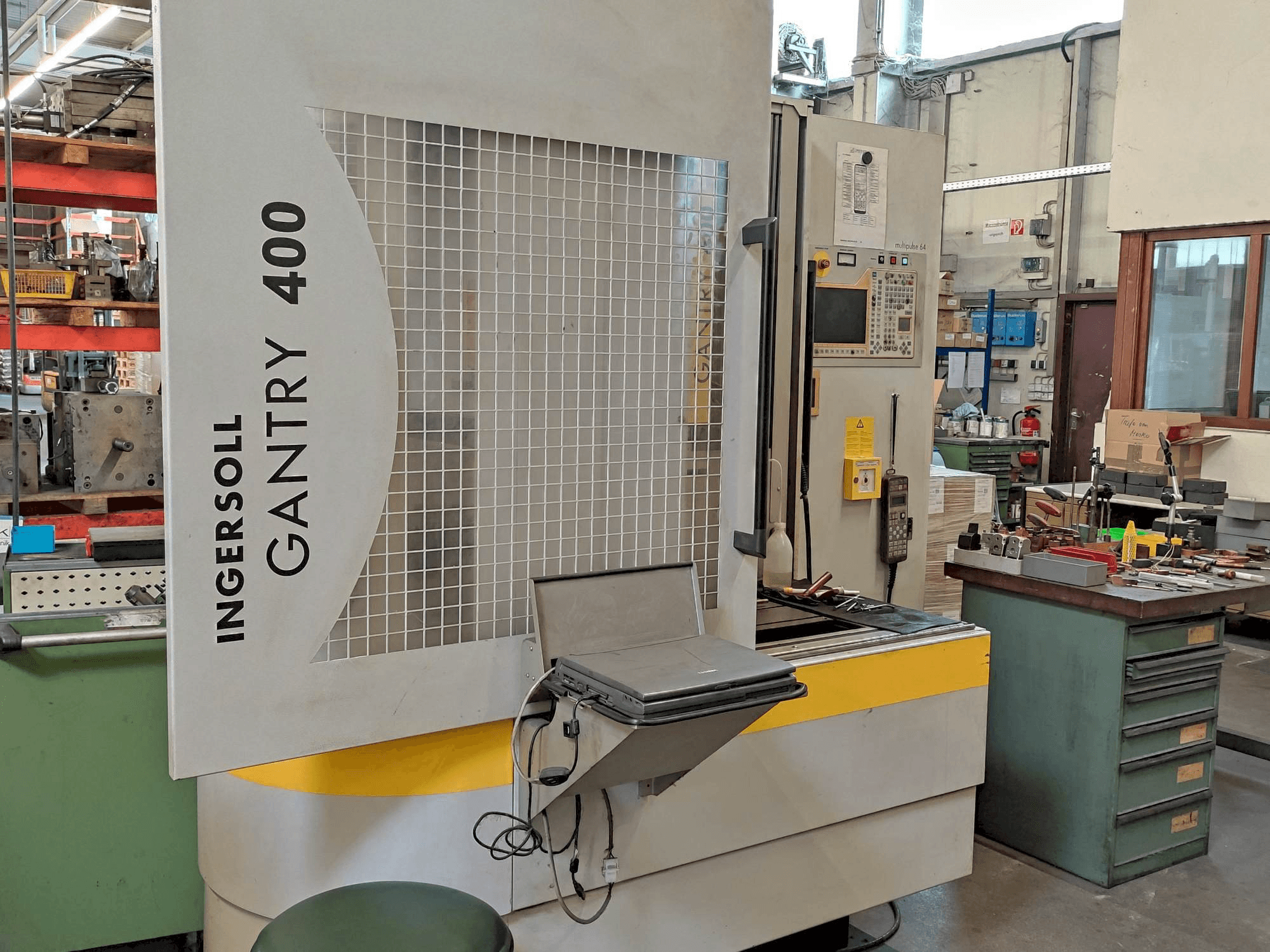 A INGERSOLL GANTRY 400 gép elölnézete