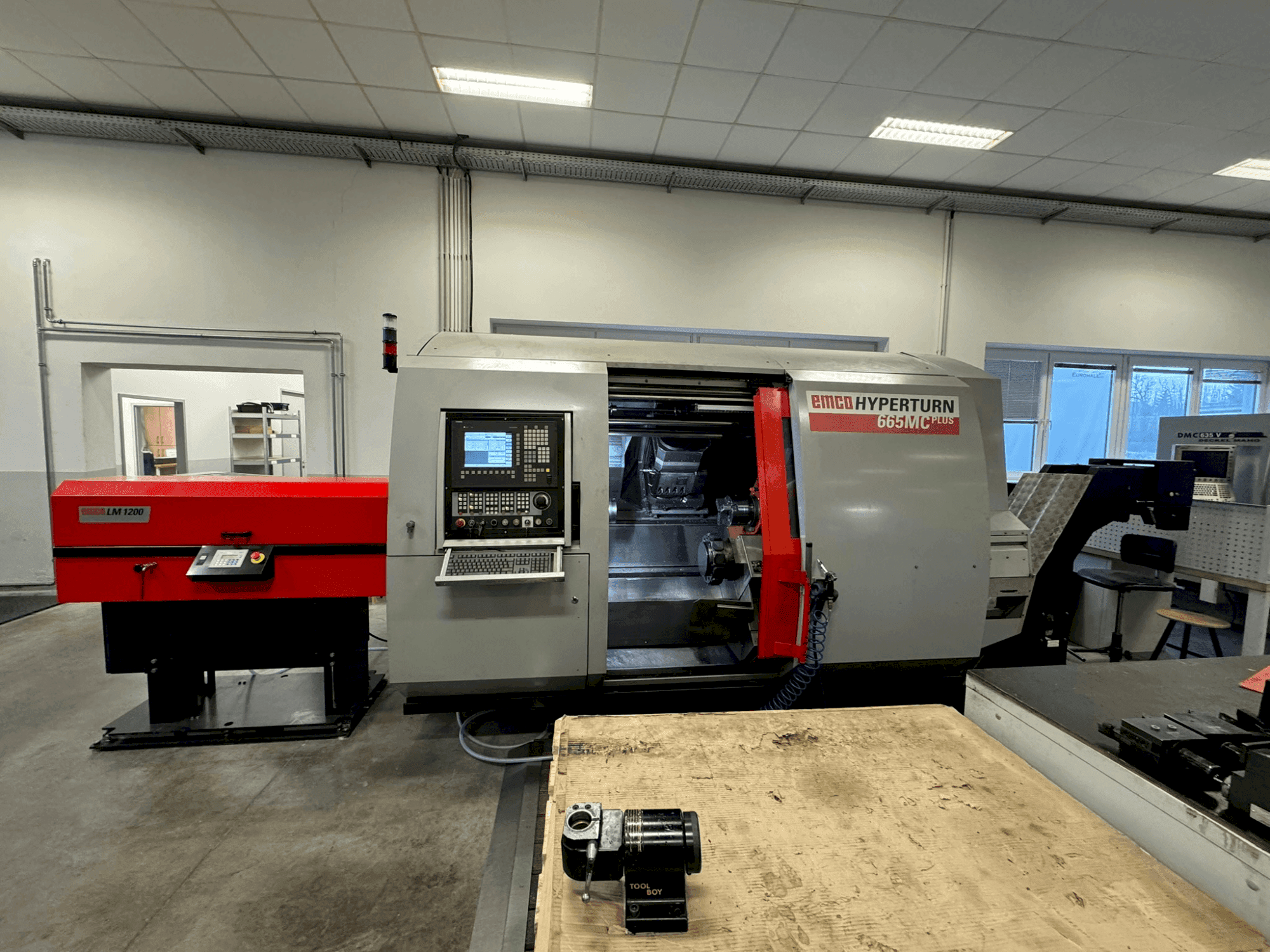 A EMCO Hyperturn 665MC Plus gép elölnézete