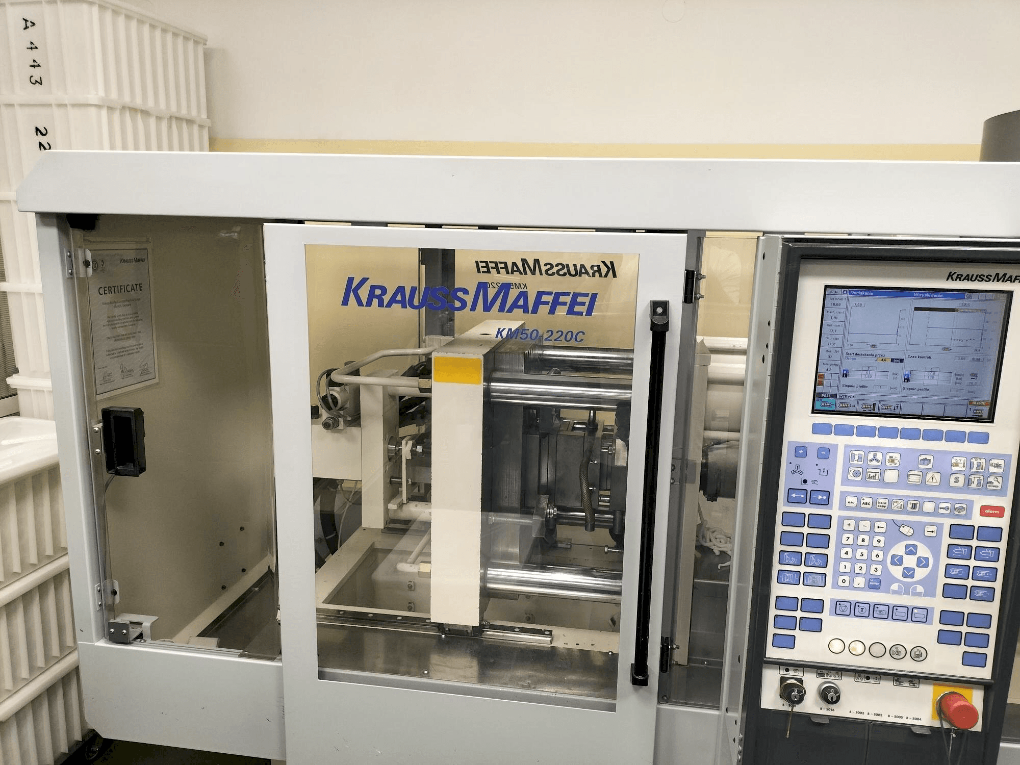A Krauss Maffei KM 50-220C Win gép elölnézete