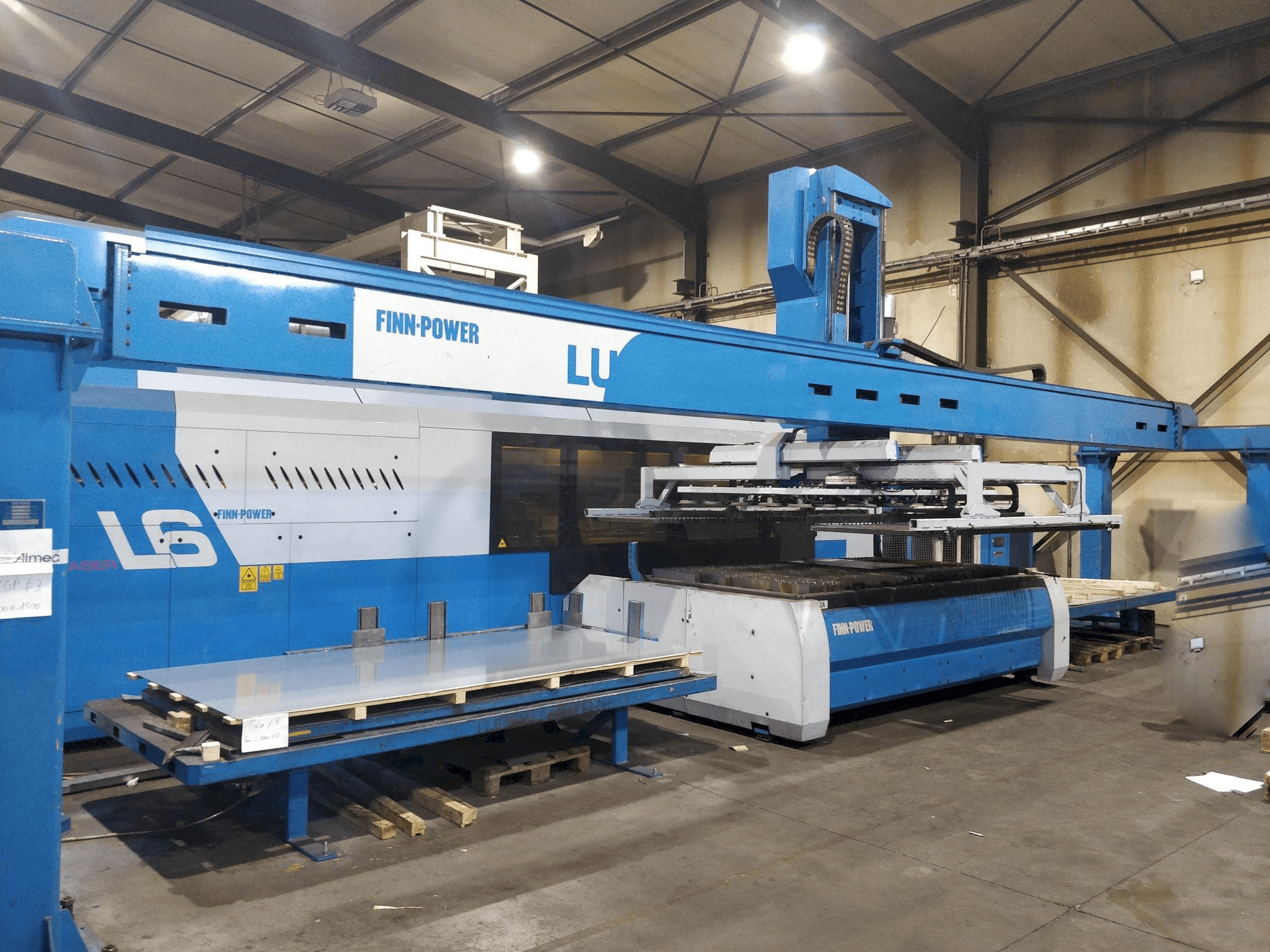 A Finn-Power L6 gép elölnézete