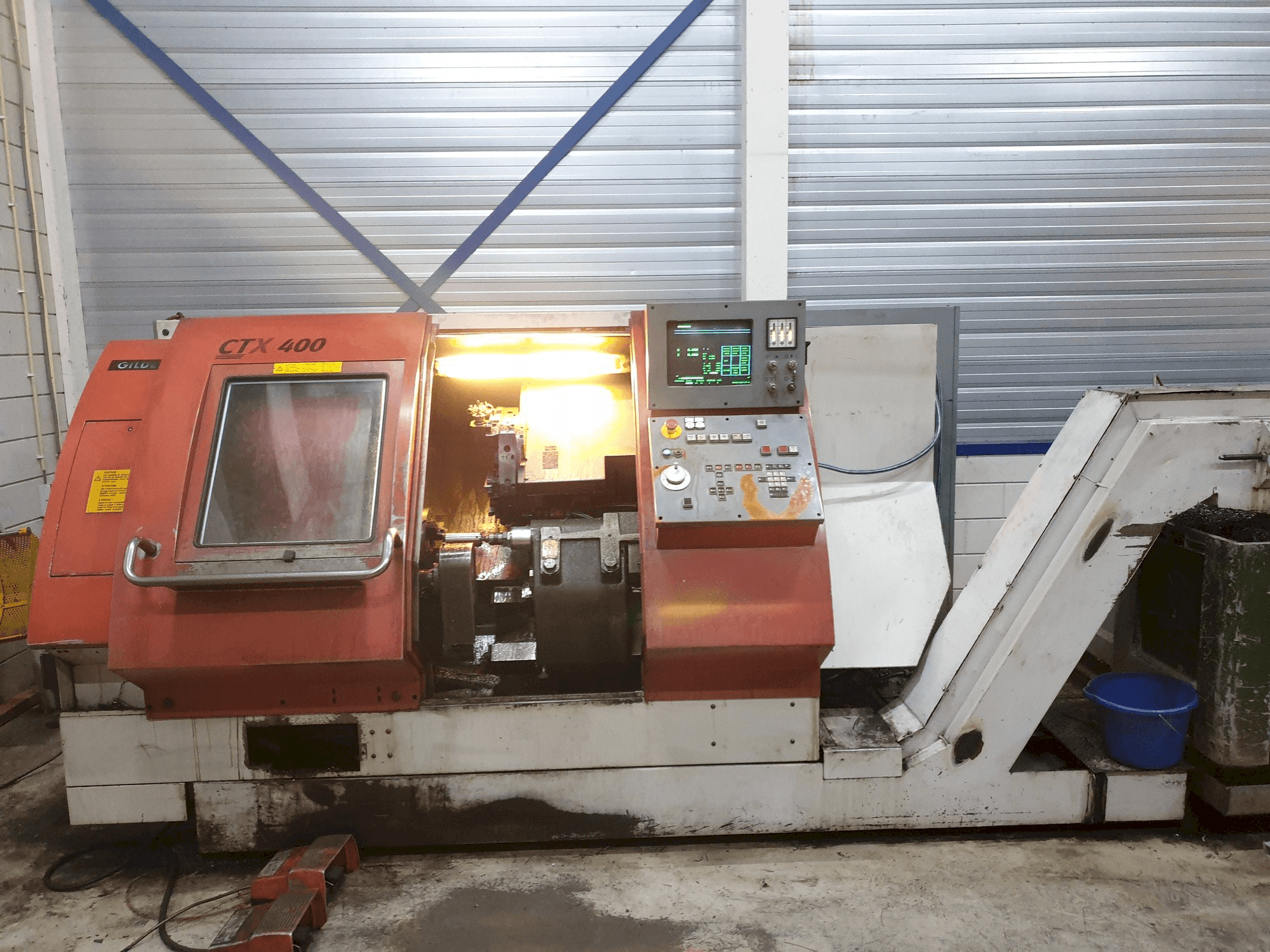 A Gildemeister CTX 400 gép elölnézete