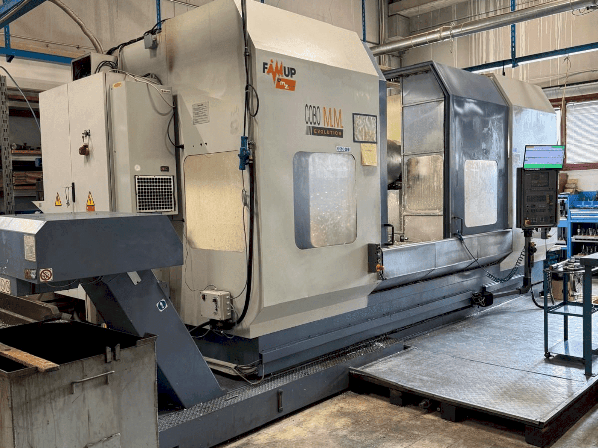 A FAMUP COBO MM 3000 gép elölnézete