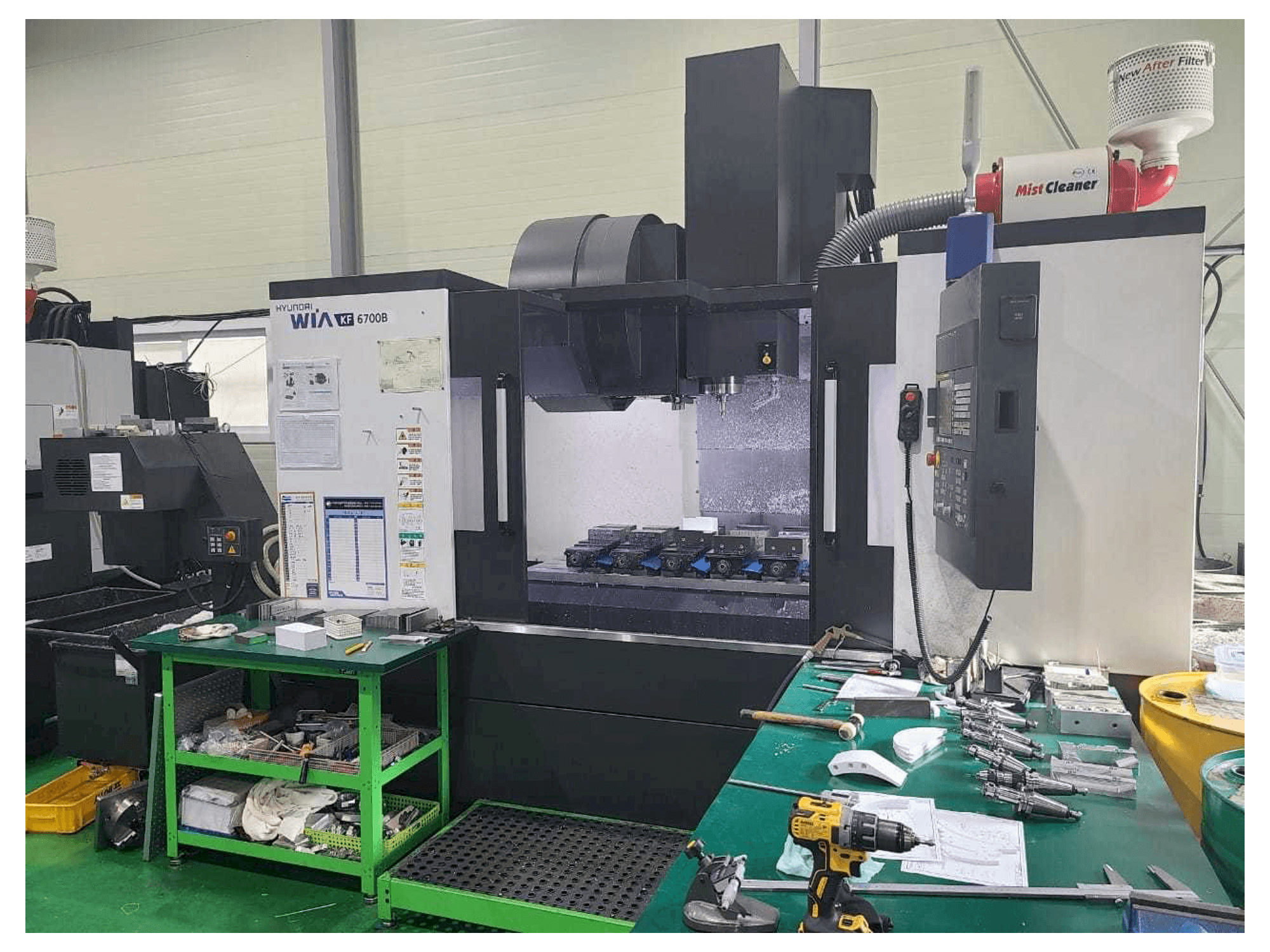 A Hyundai Wia KF 6700B gép elölnézete