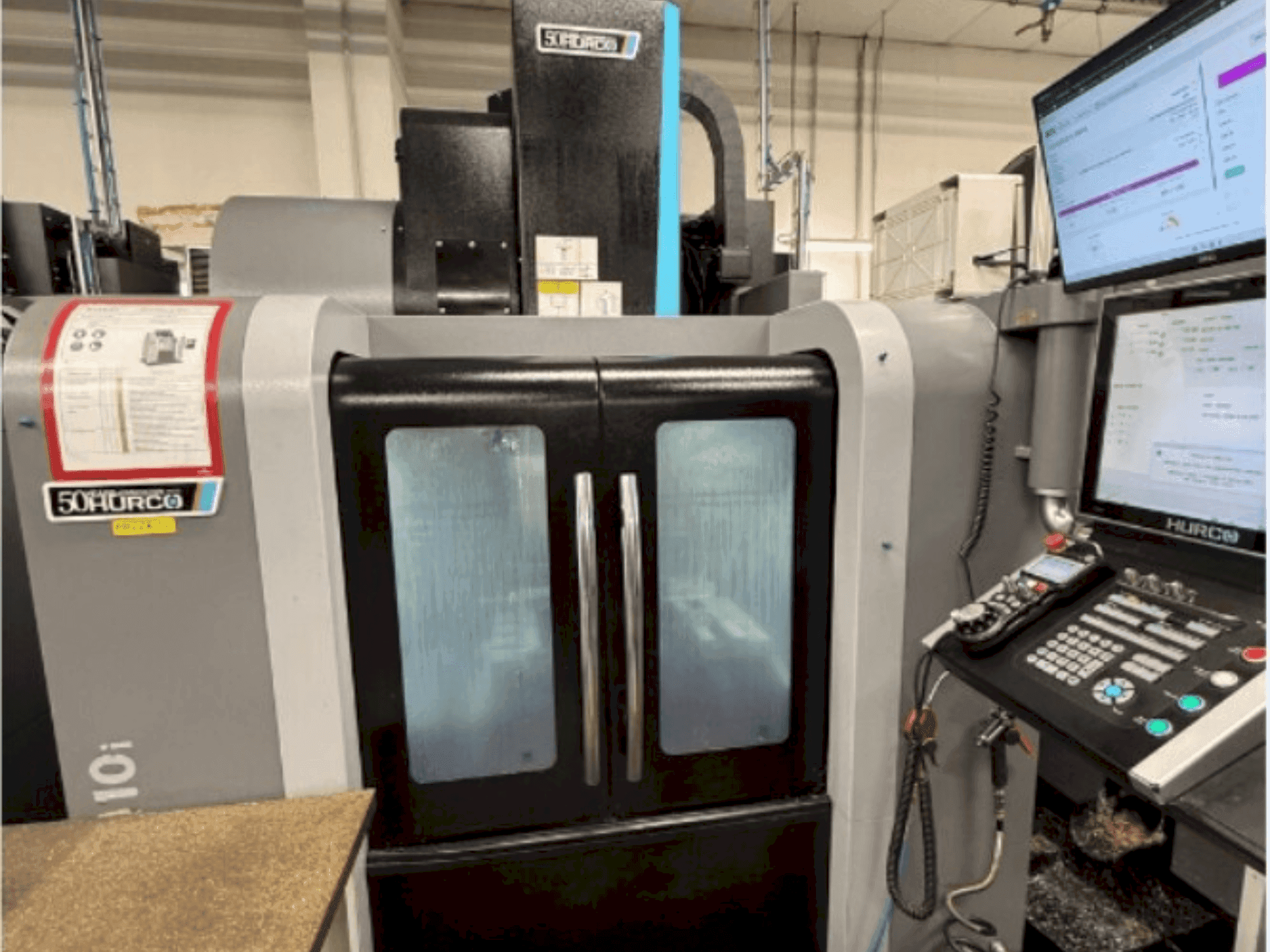 A Hurco VM10i gép elölnézete