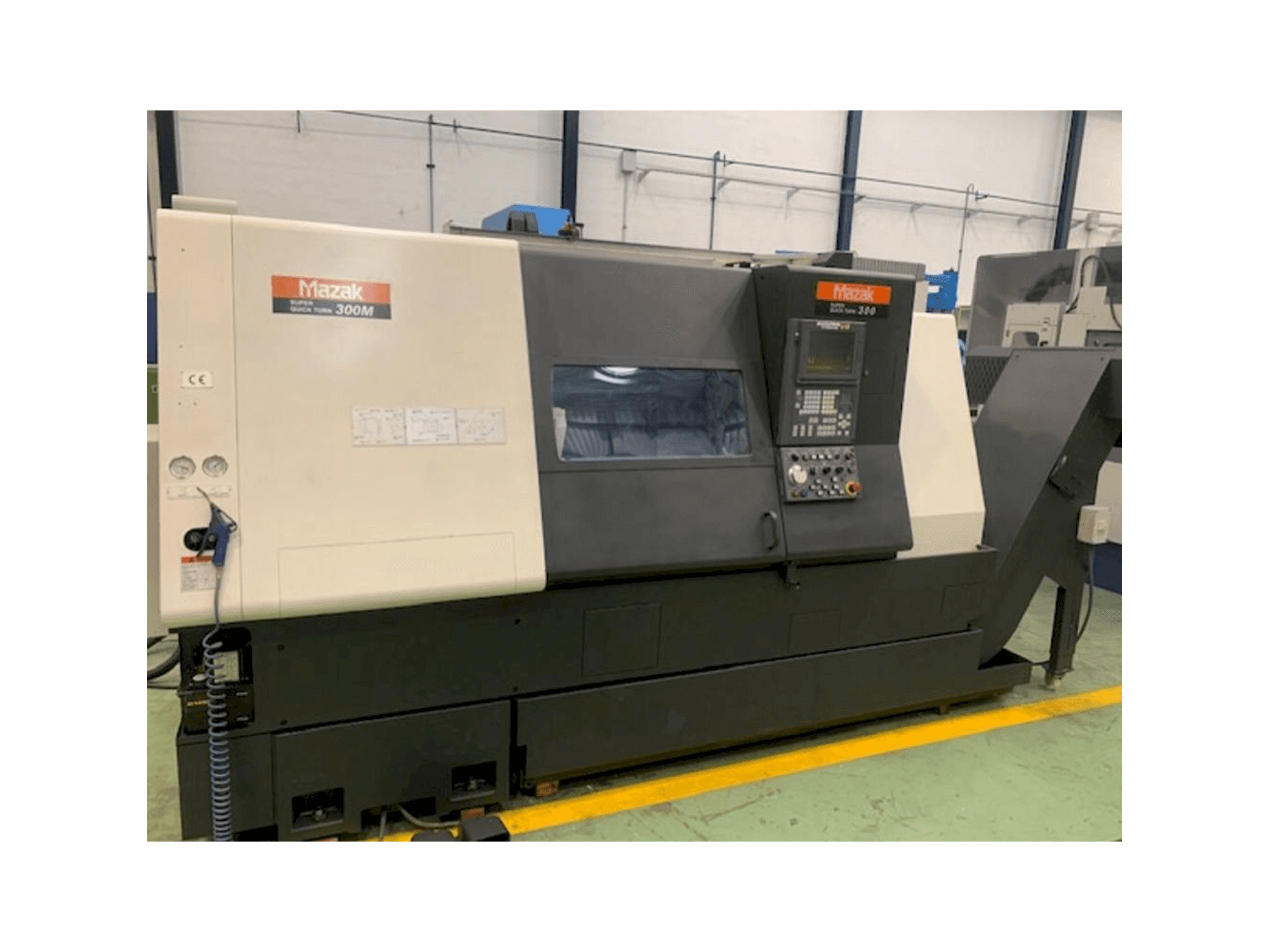 A Mazak SQT 300 M gép elölnézete