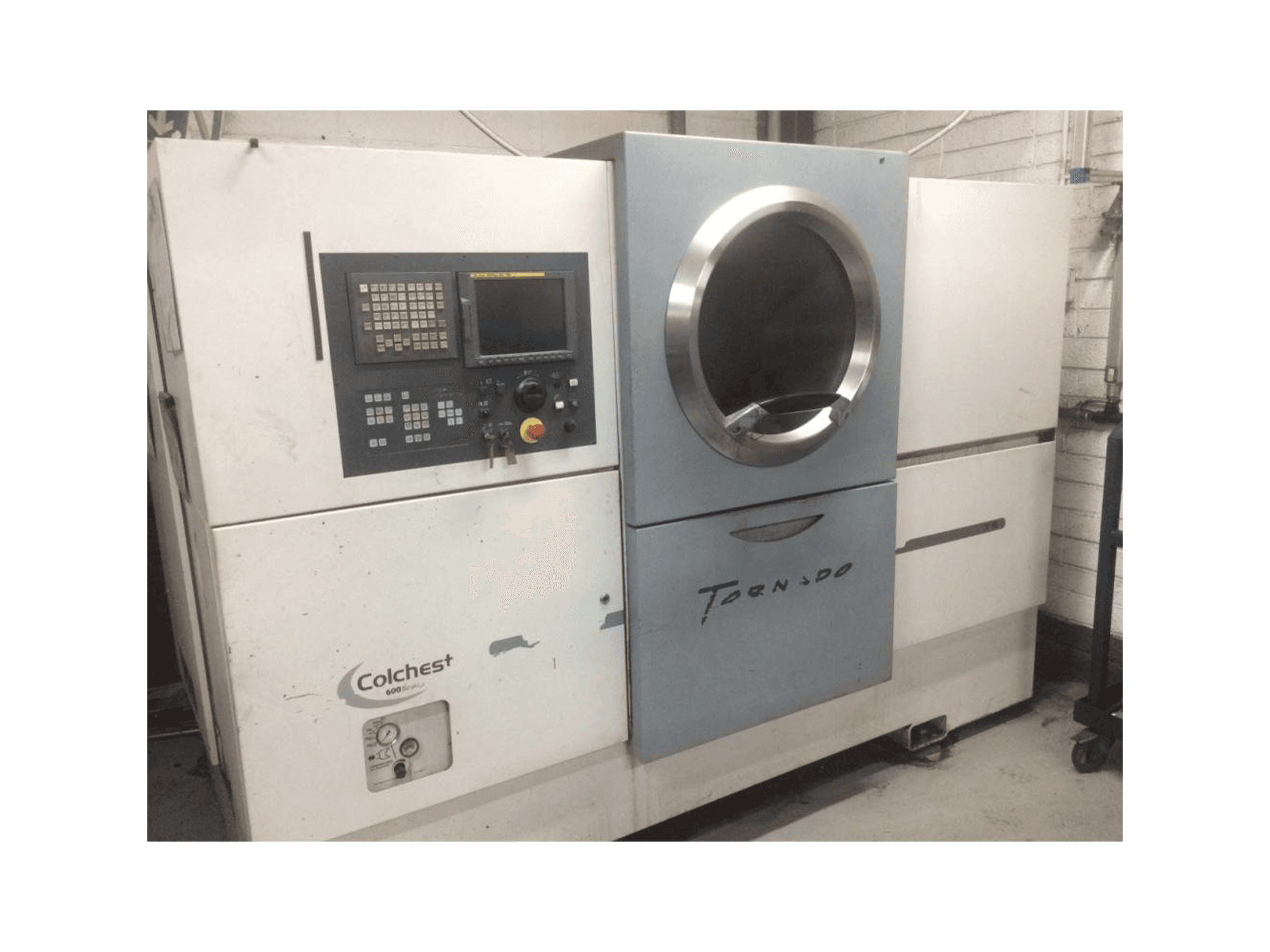 A Colchester Tornado T8 gép elölnézete