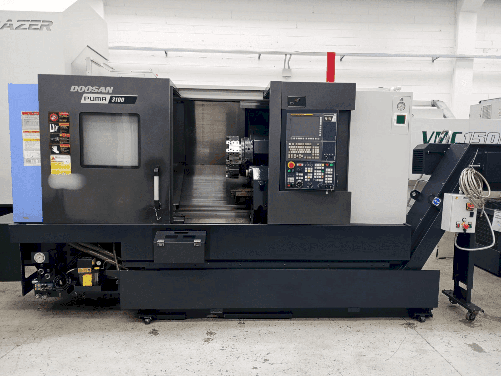 A DOOSAN PUMA 3100 gép elölnézete