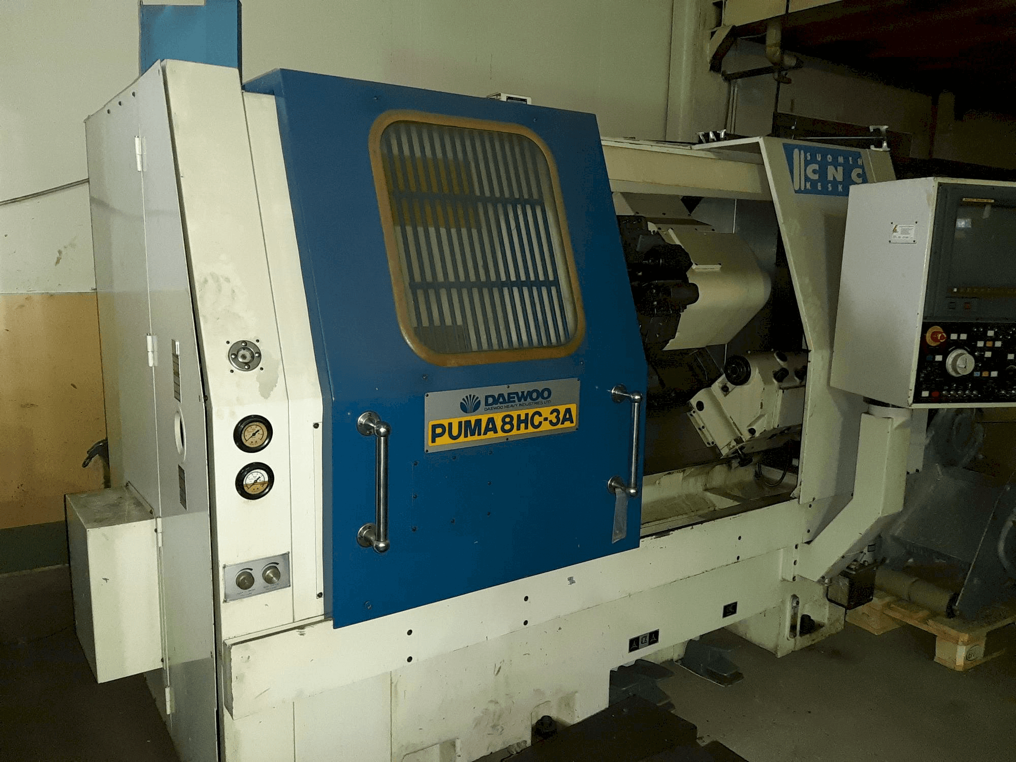 A DAEWOO PUMA 8HC-3A gép elölnézete