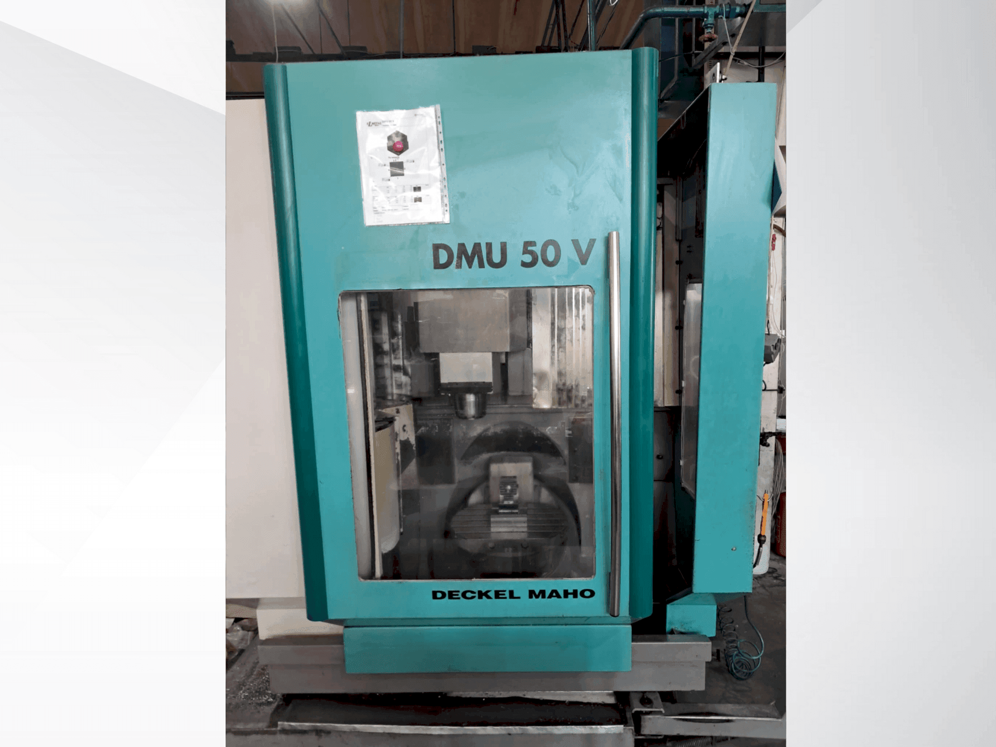 A DECKEL MAHO DMU 50V gép elölnézete