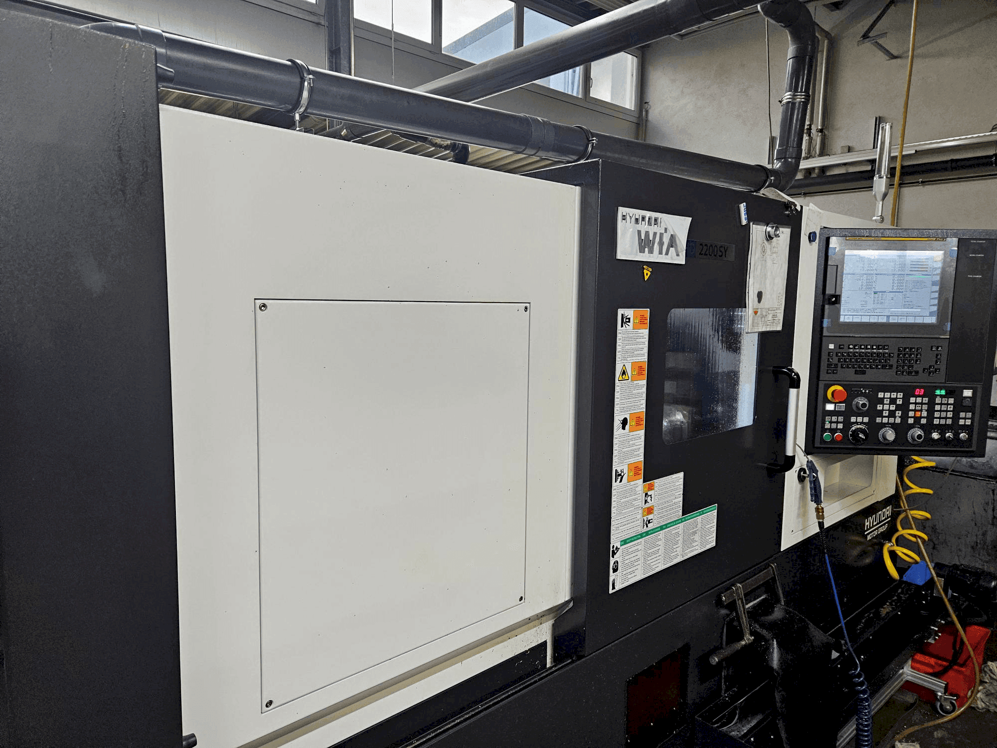 A Hyundai HD2200SY gép elölnézete