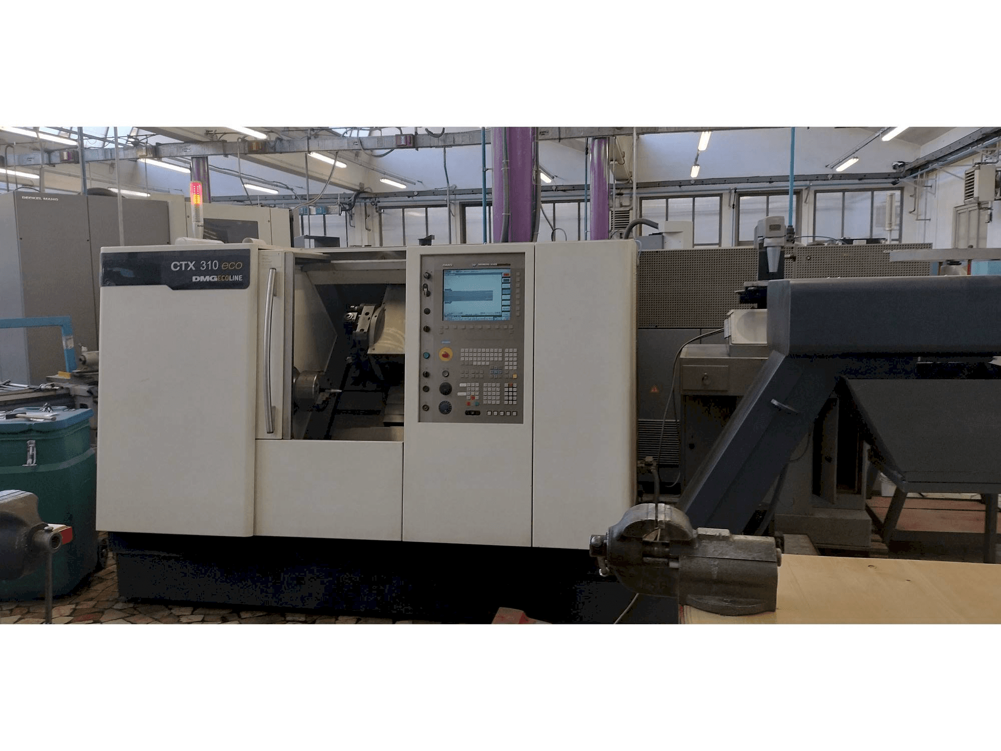 A DMG CTX 310 ecoline gép elölnézete