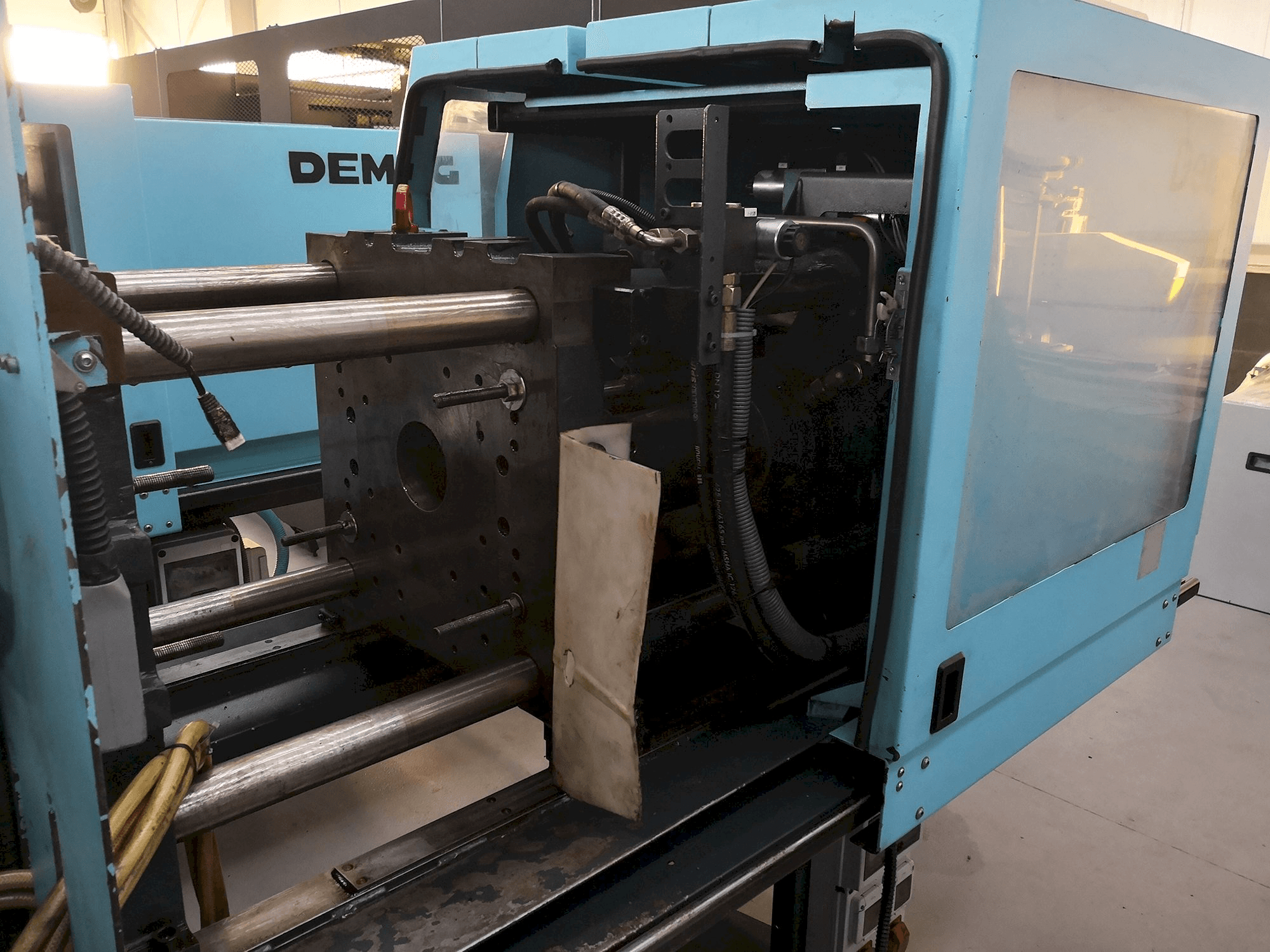 A DEMAG Ergotech 80/400 viva gép munkatere