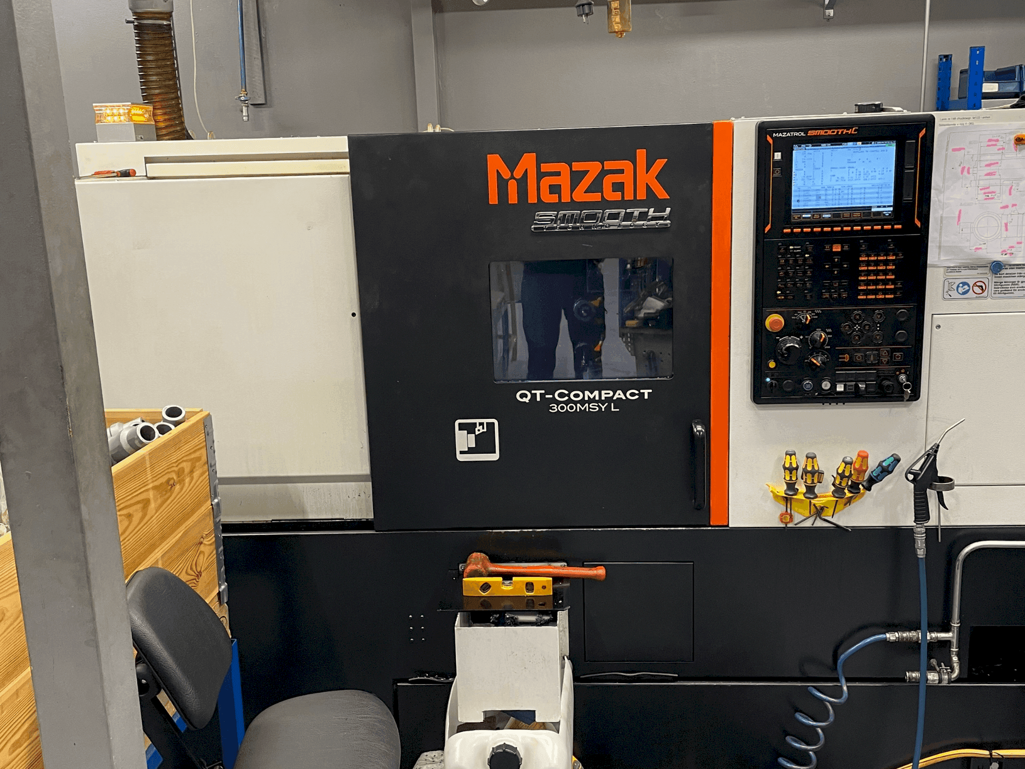 A Mazak Quick Turn Compact 300 MSY L gép elölnézete