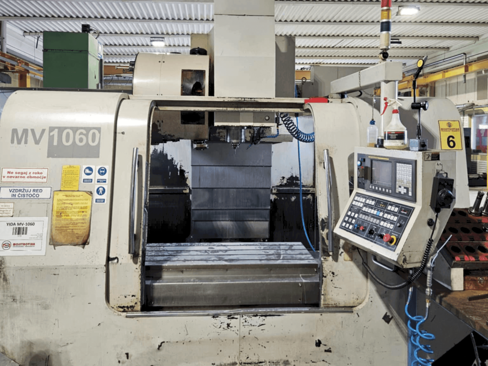 A Yida MV-1060 gép elölnézete