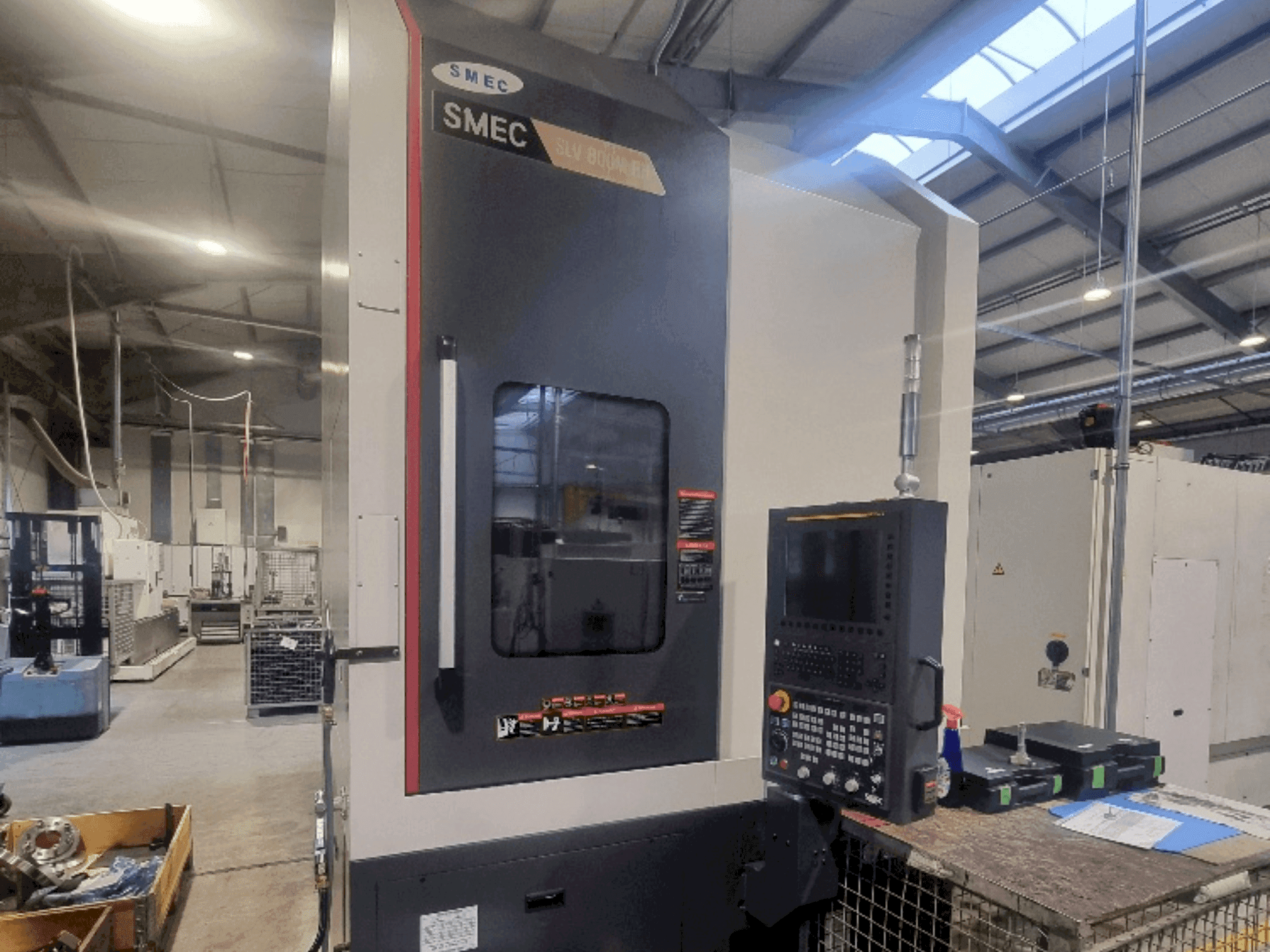 A SMEC SLV800MR gép elölnézete
