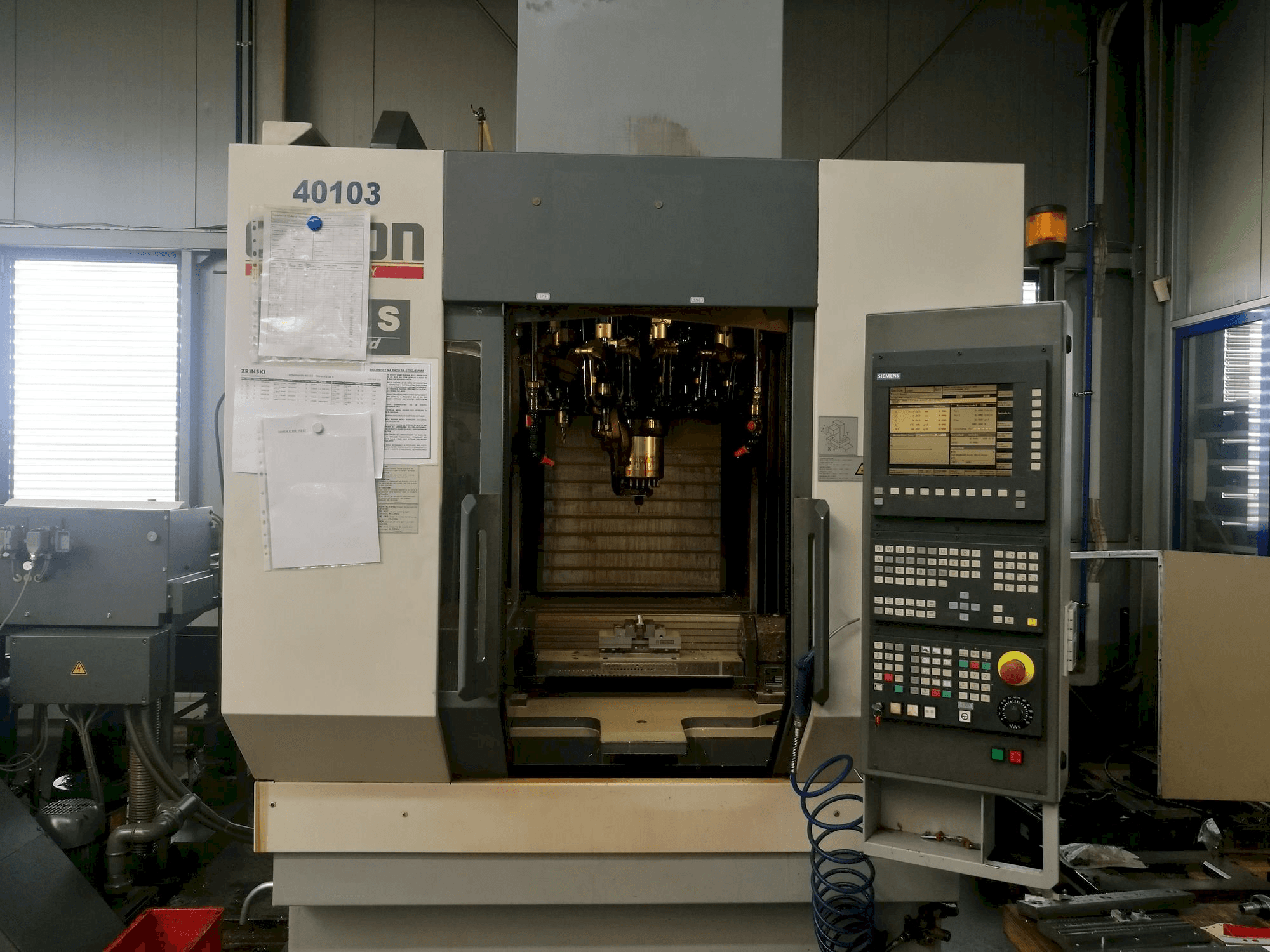 A CHIRON FZ12S gép elölnézete