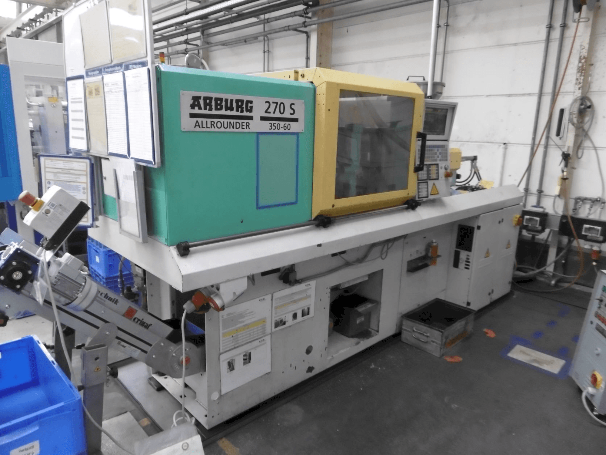 A Arburg 270S-350-60 gép elölnézete