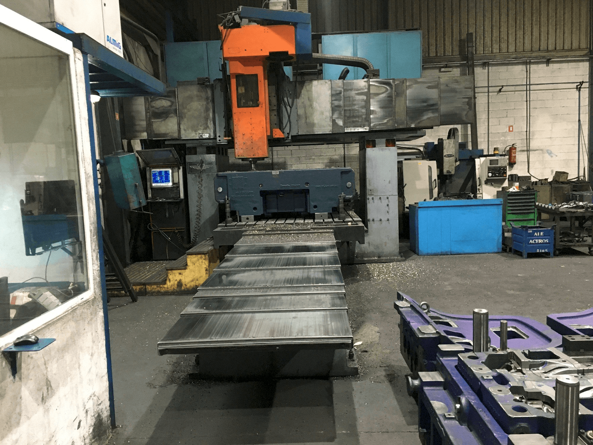 A DYE FPF-2C-NC gép elölnézete