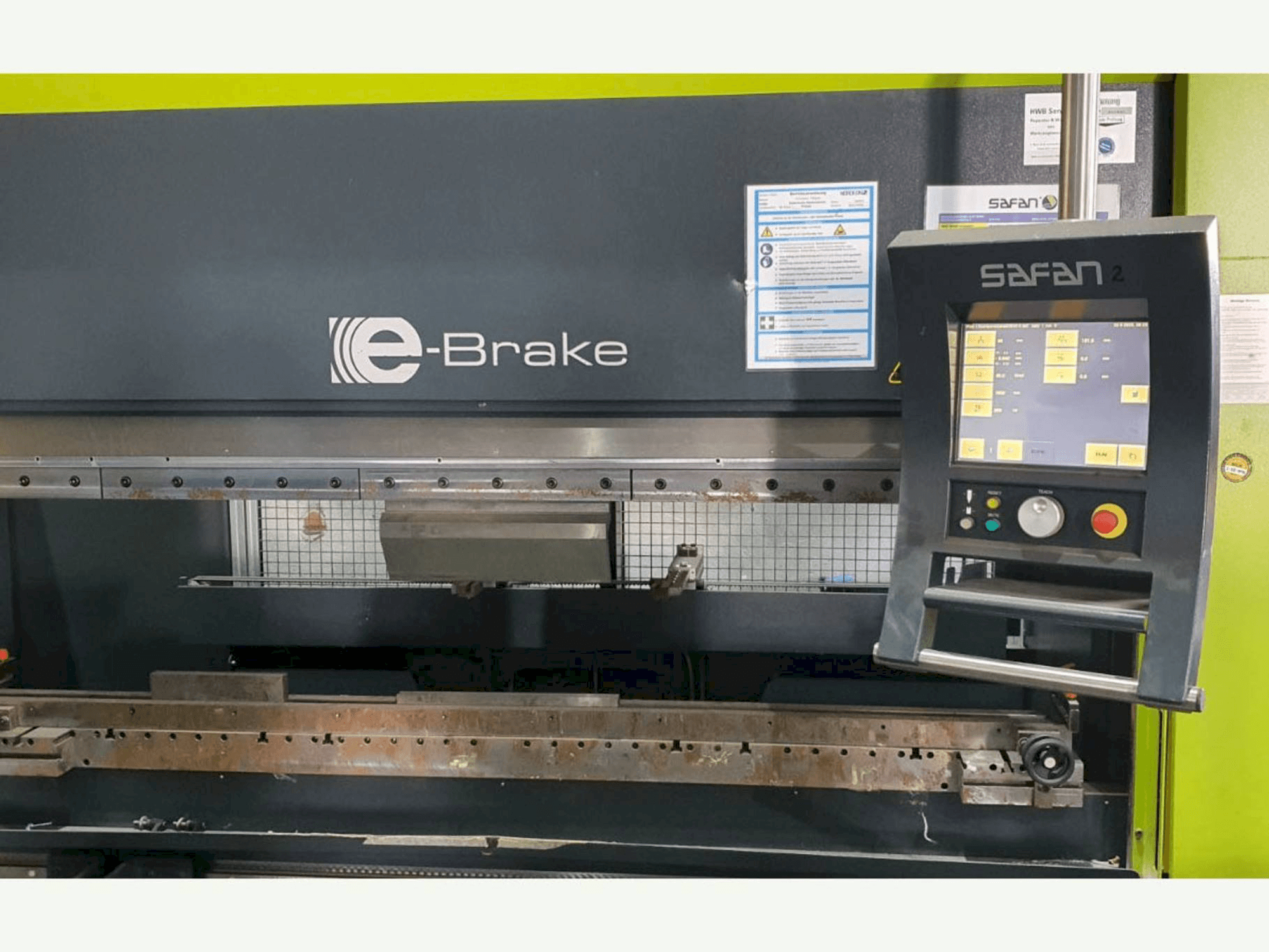 A Safan E-brake 50-2050 ts1 gép elölnézete