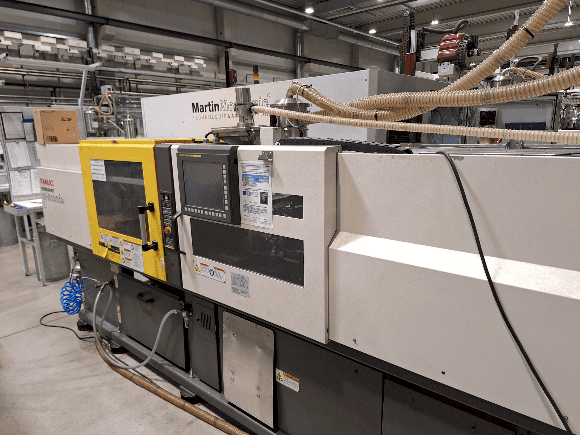 A FANUC Roboshot S100iA gép elölnézete