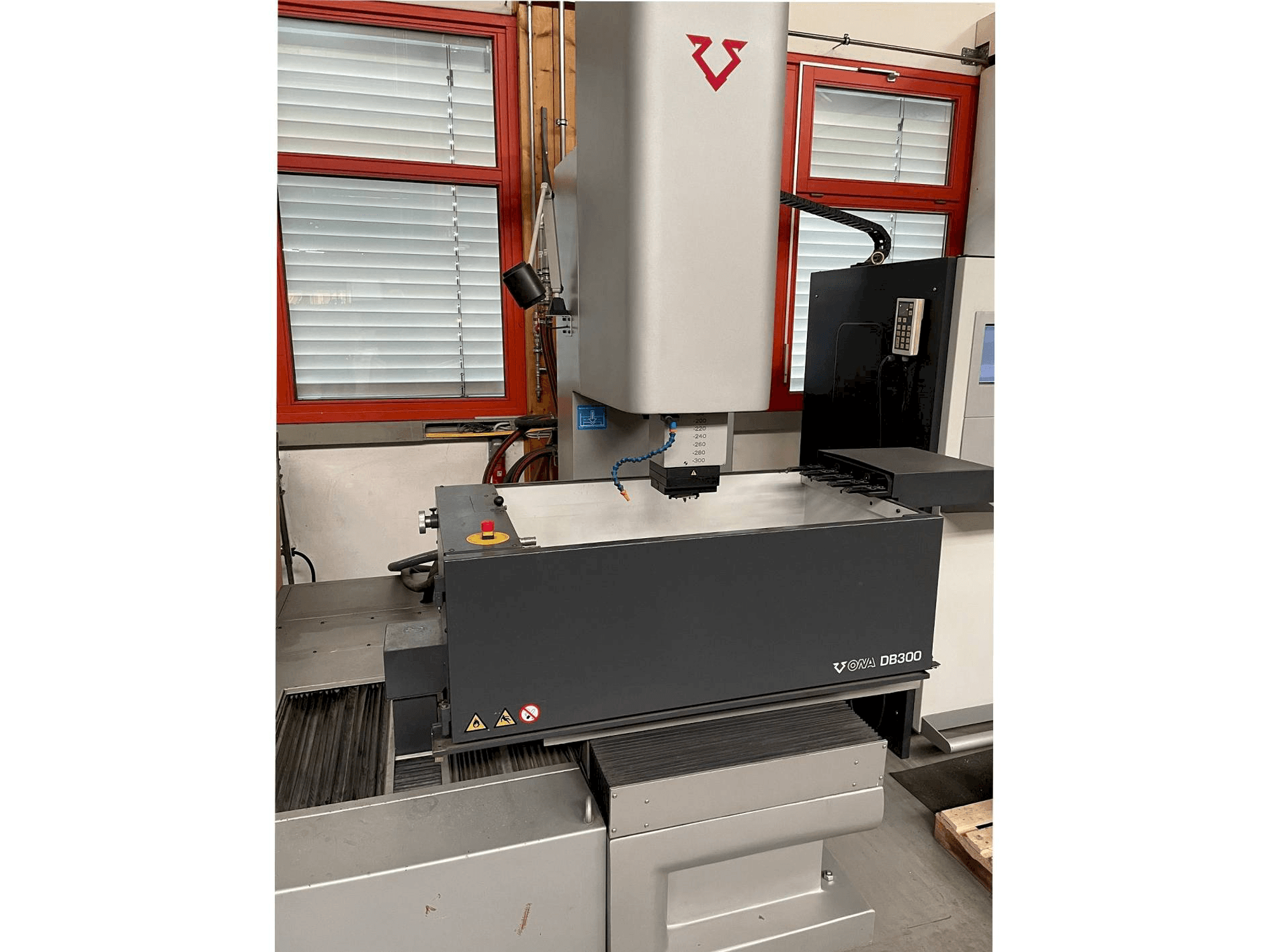 A ONA D830 gép elölnézete