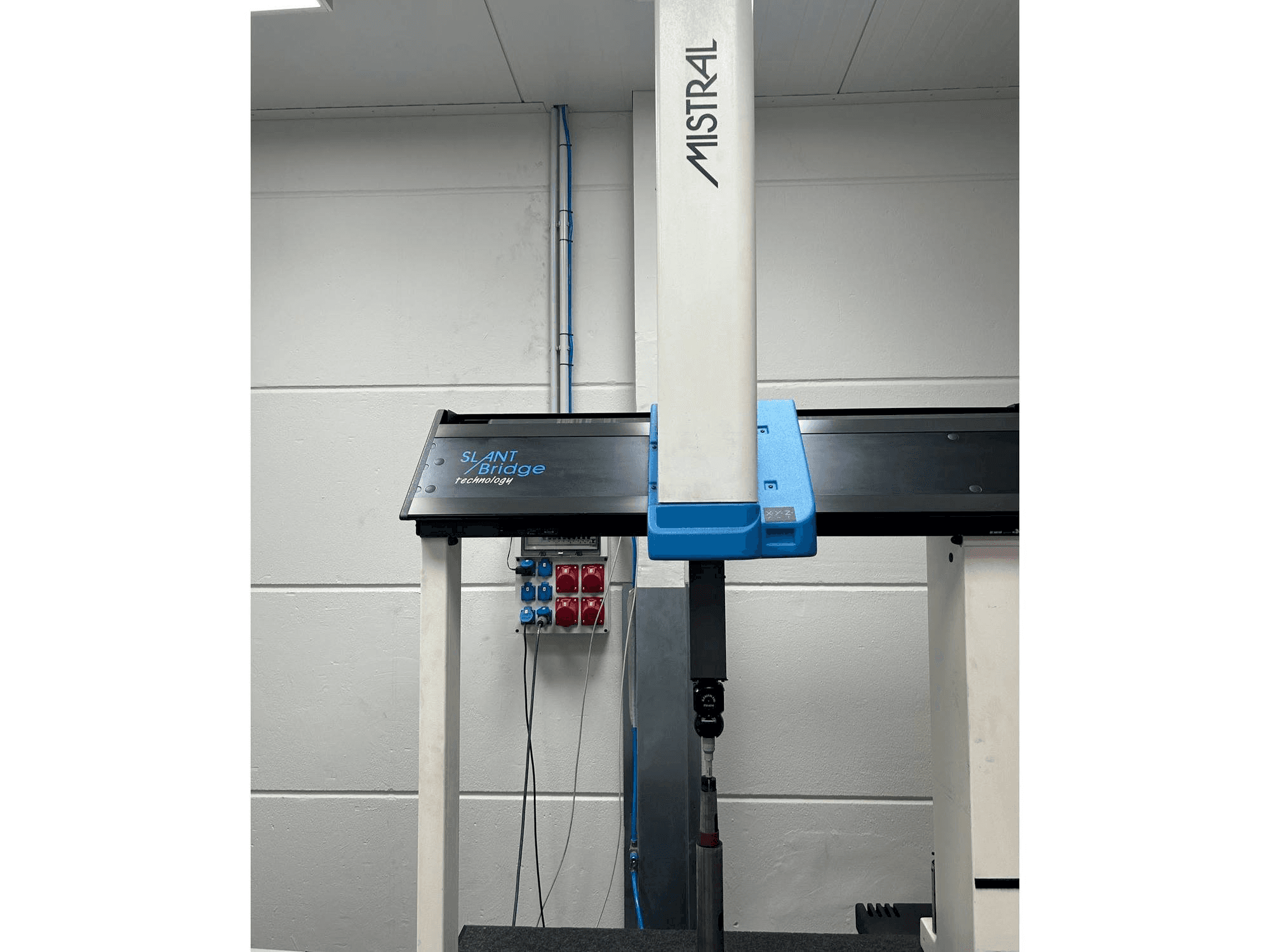 A DEA Mistrall gép elölnézete