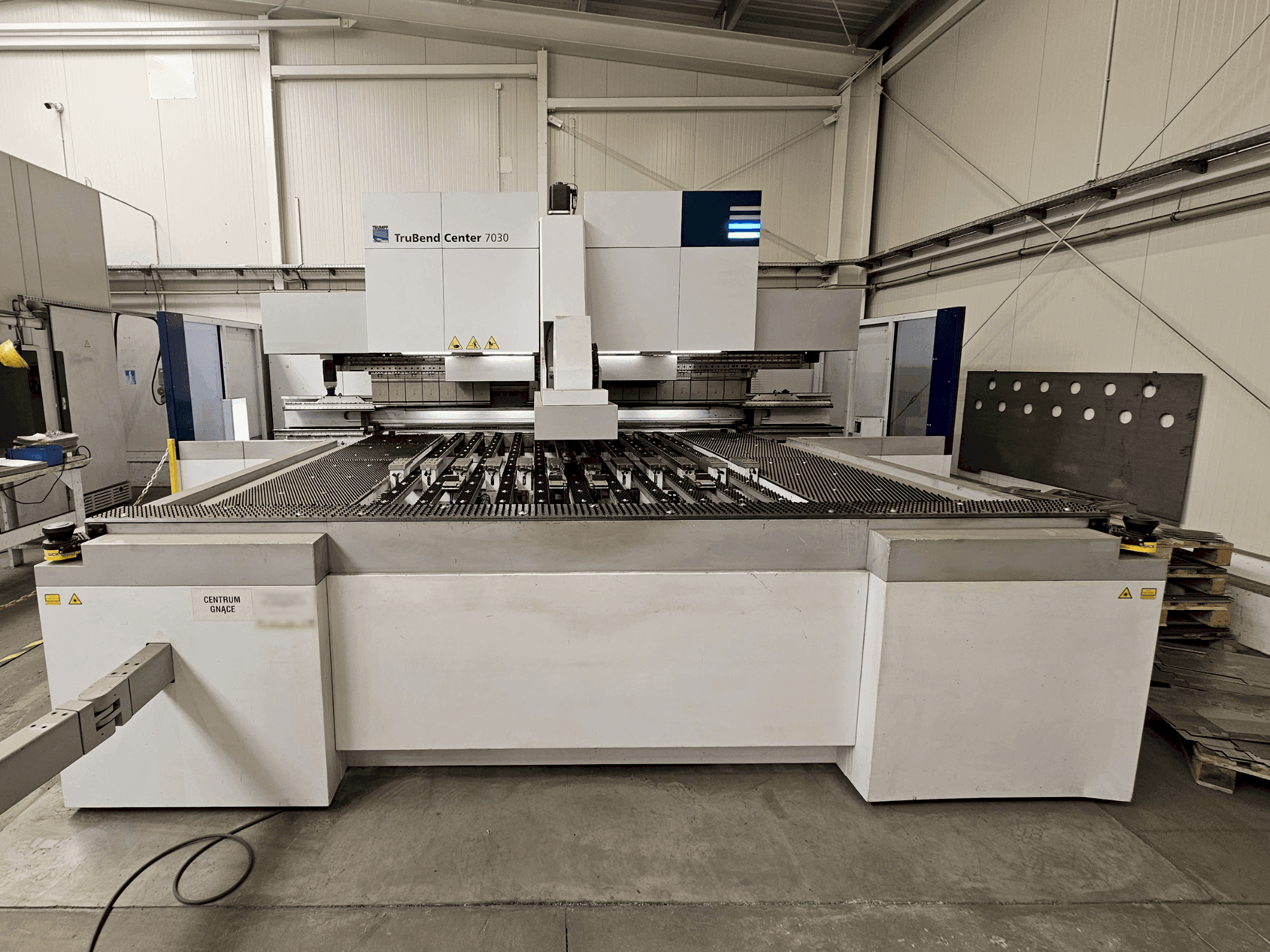 A TRUMPF TruBend Center 7030 gép elölnézete