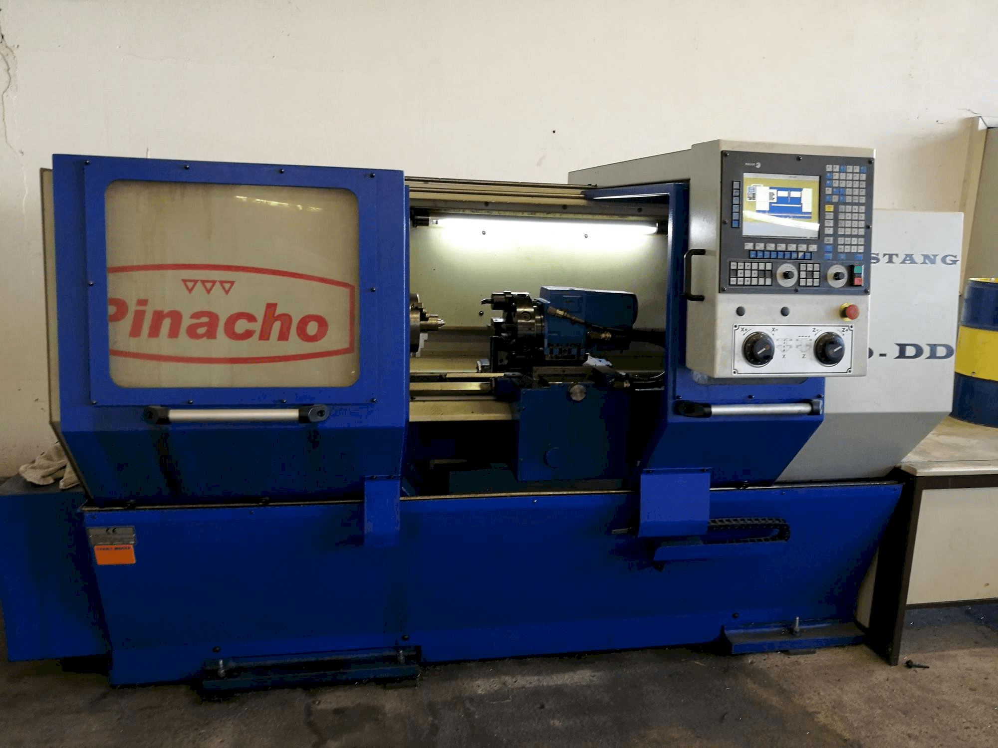 A Pinacho Mustang 200-DD gép elölnézete