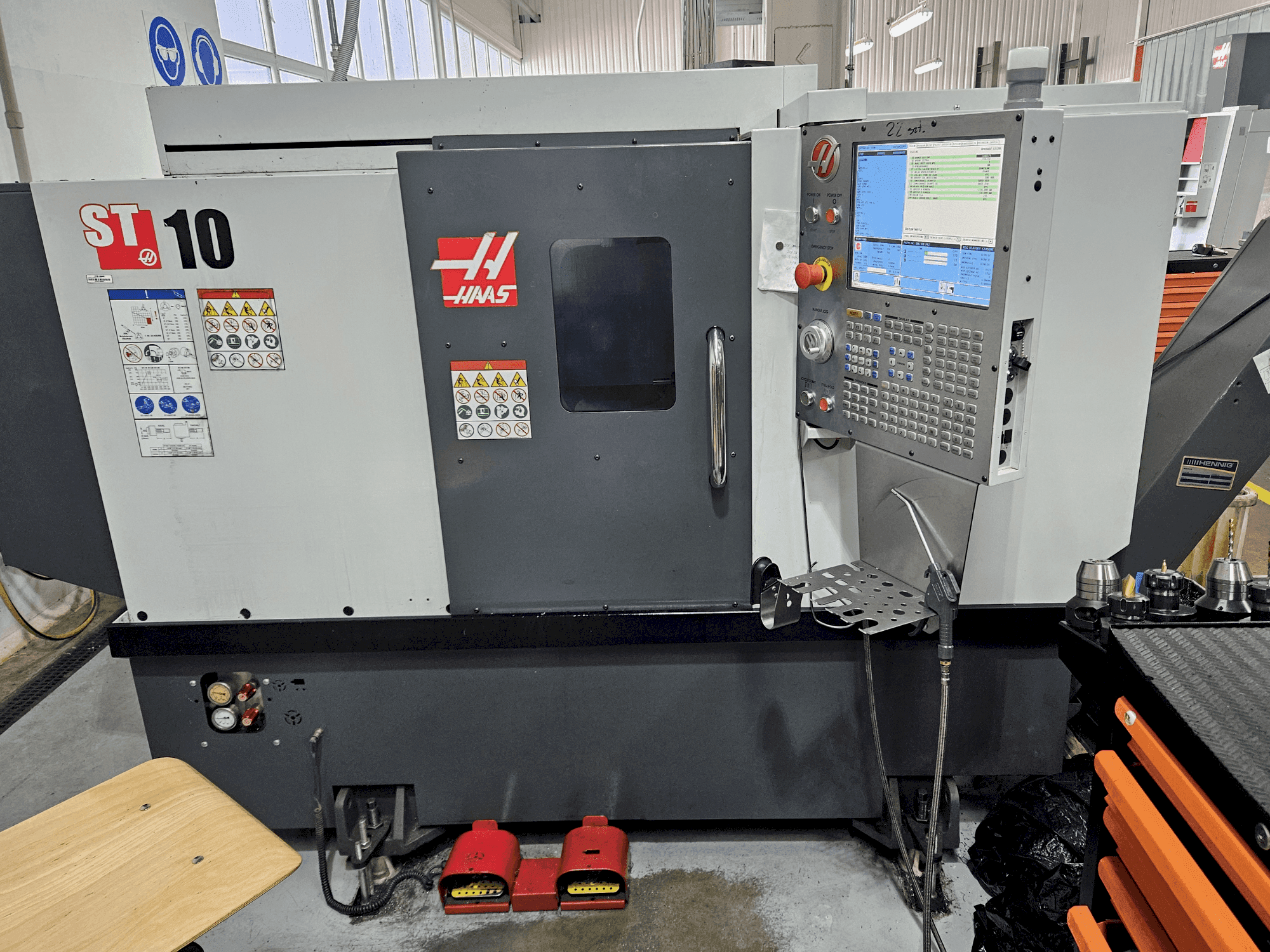 A HAAS ST-10 gép elölnézete