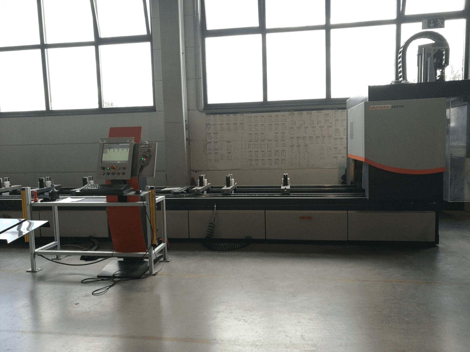 A elumatec SBZ 140 gép elölnézete