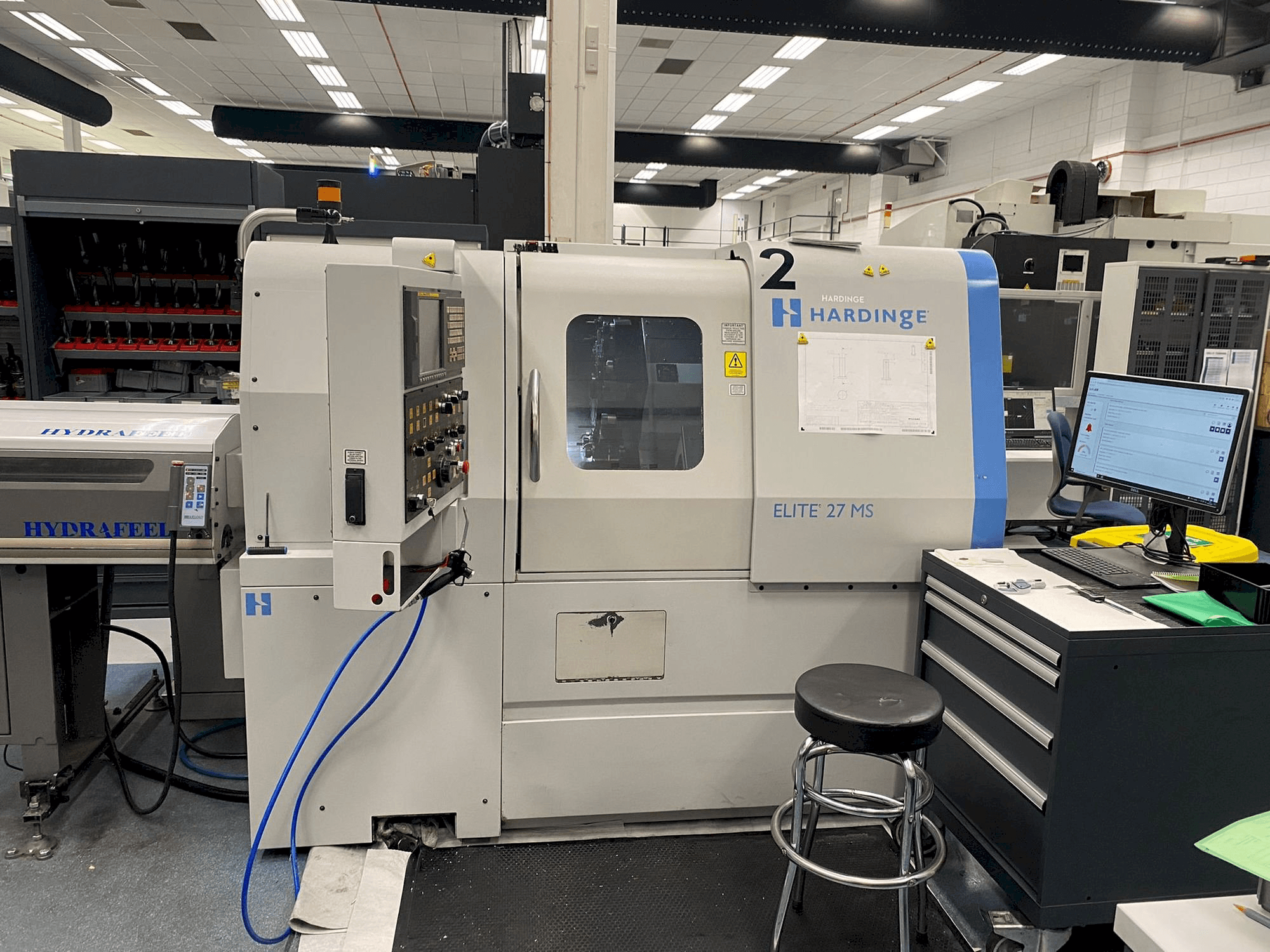 A HARDINGE Elite 27MS gép elölnézete