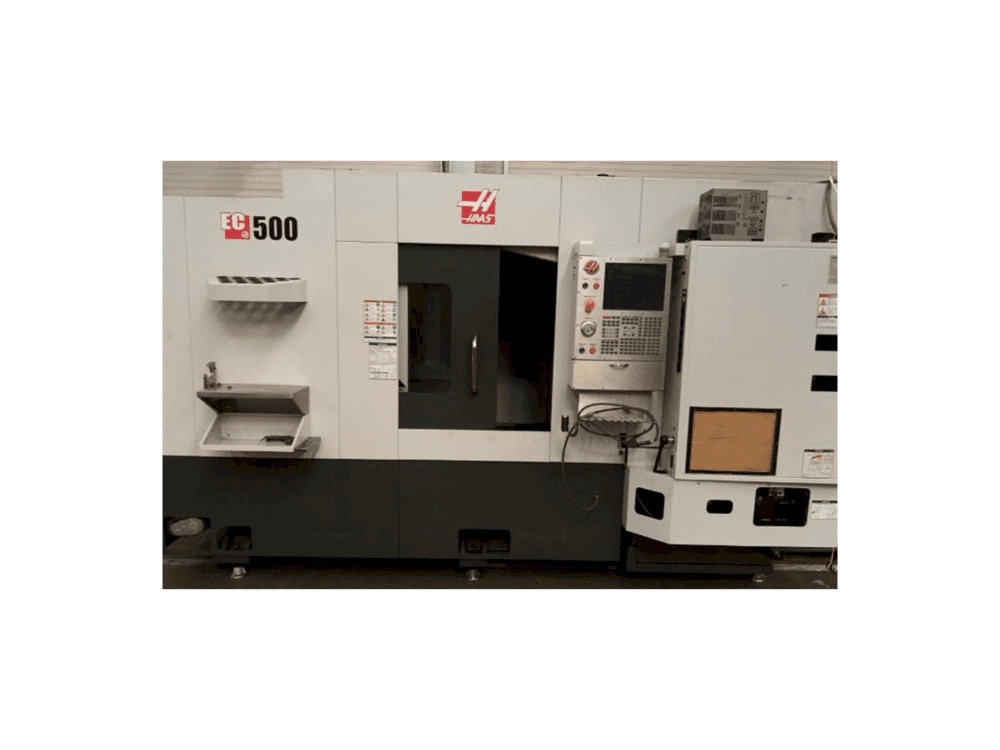 A HAAS EC-500 gép elölnézete