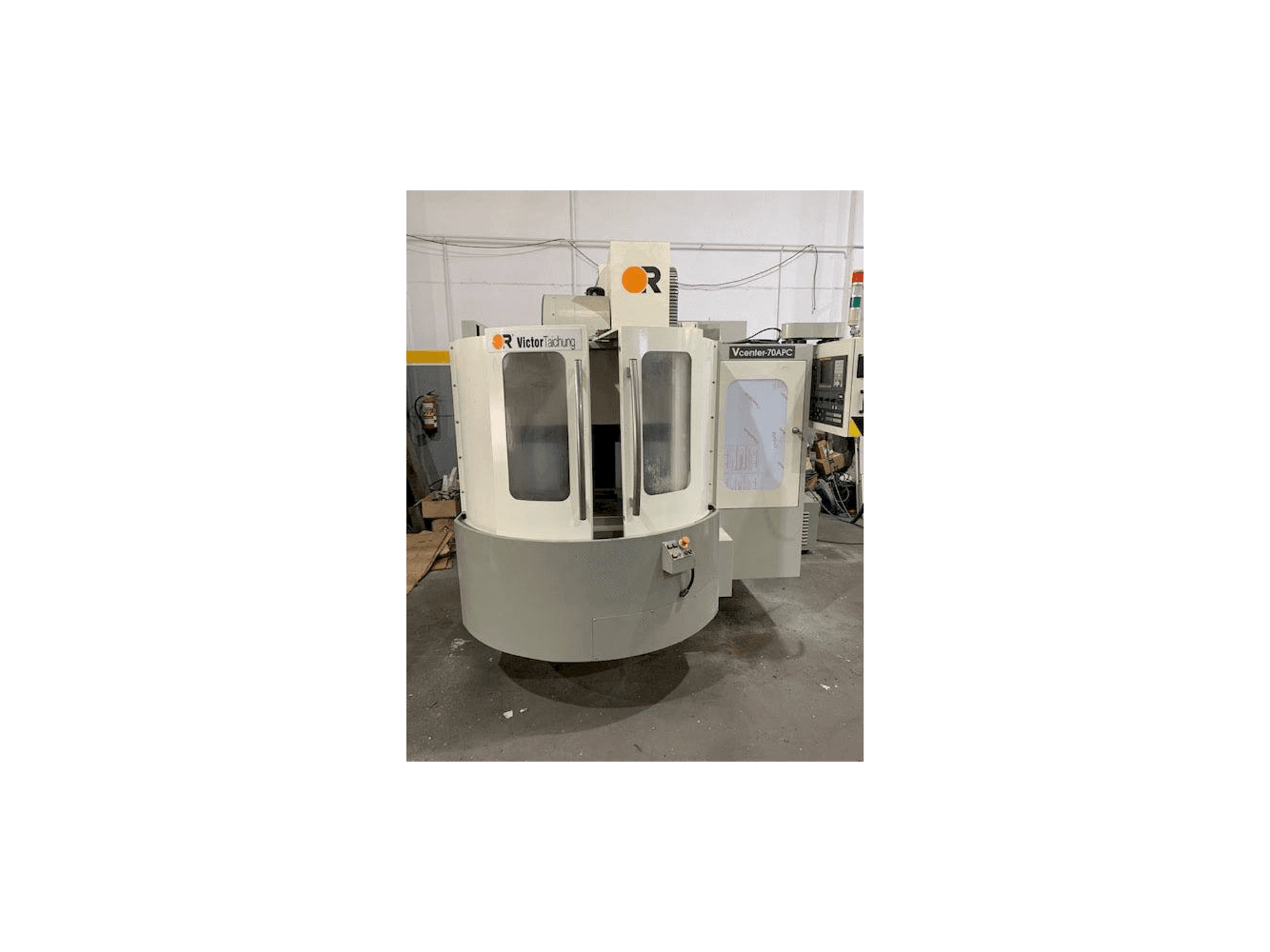 A Victor Vcenter-70APC gép elölnézete