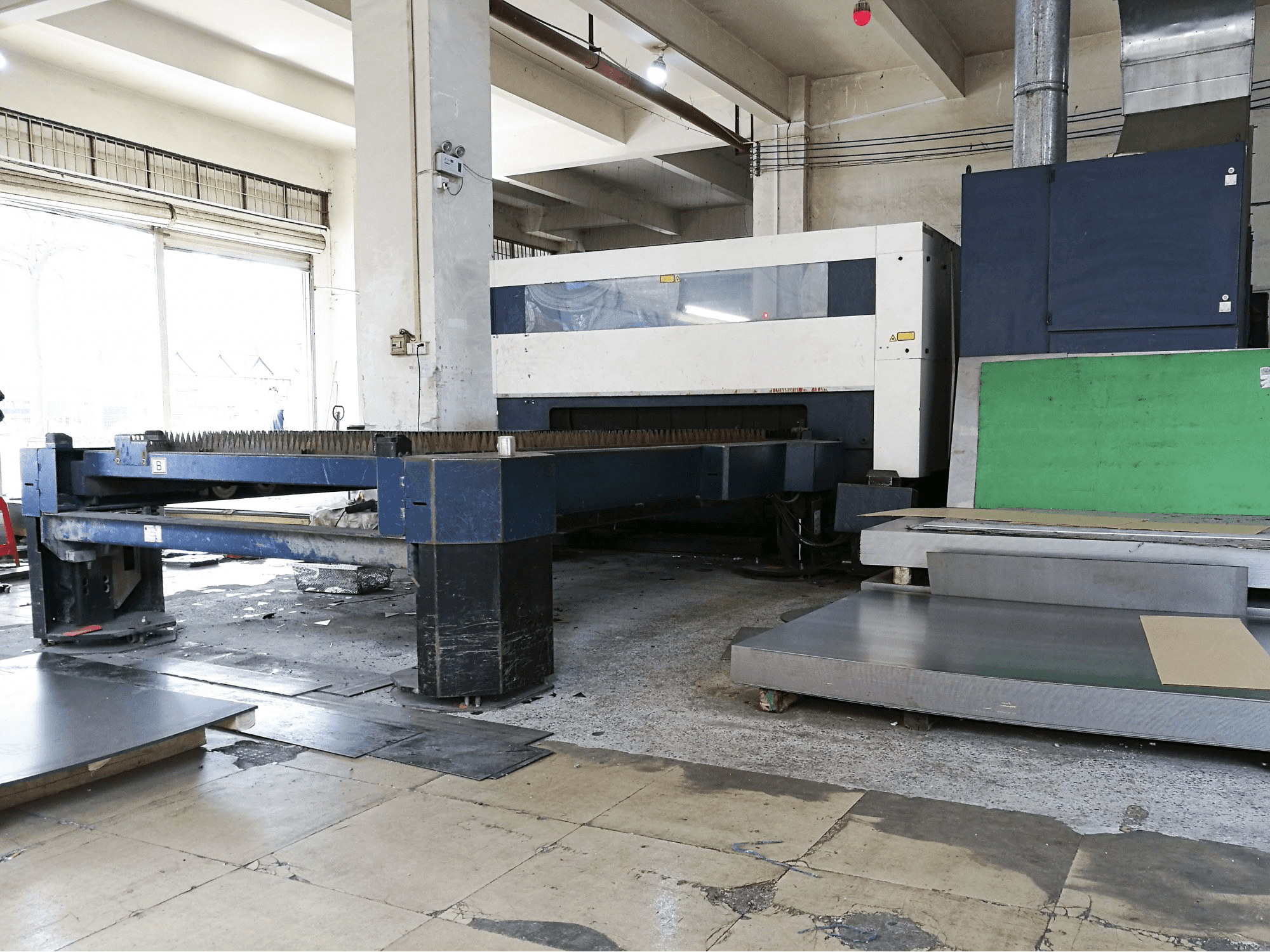 A Trumpf TruLaser 5030 gép jobb nézete
