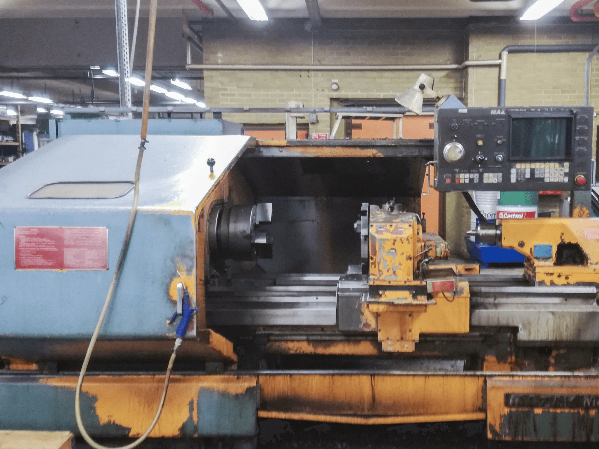 A Mazak M4-1000 gép elölnézete