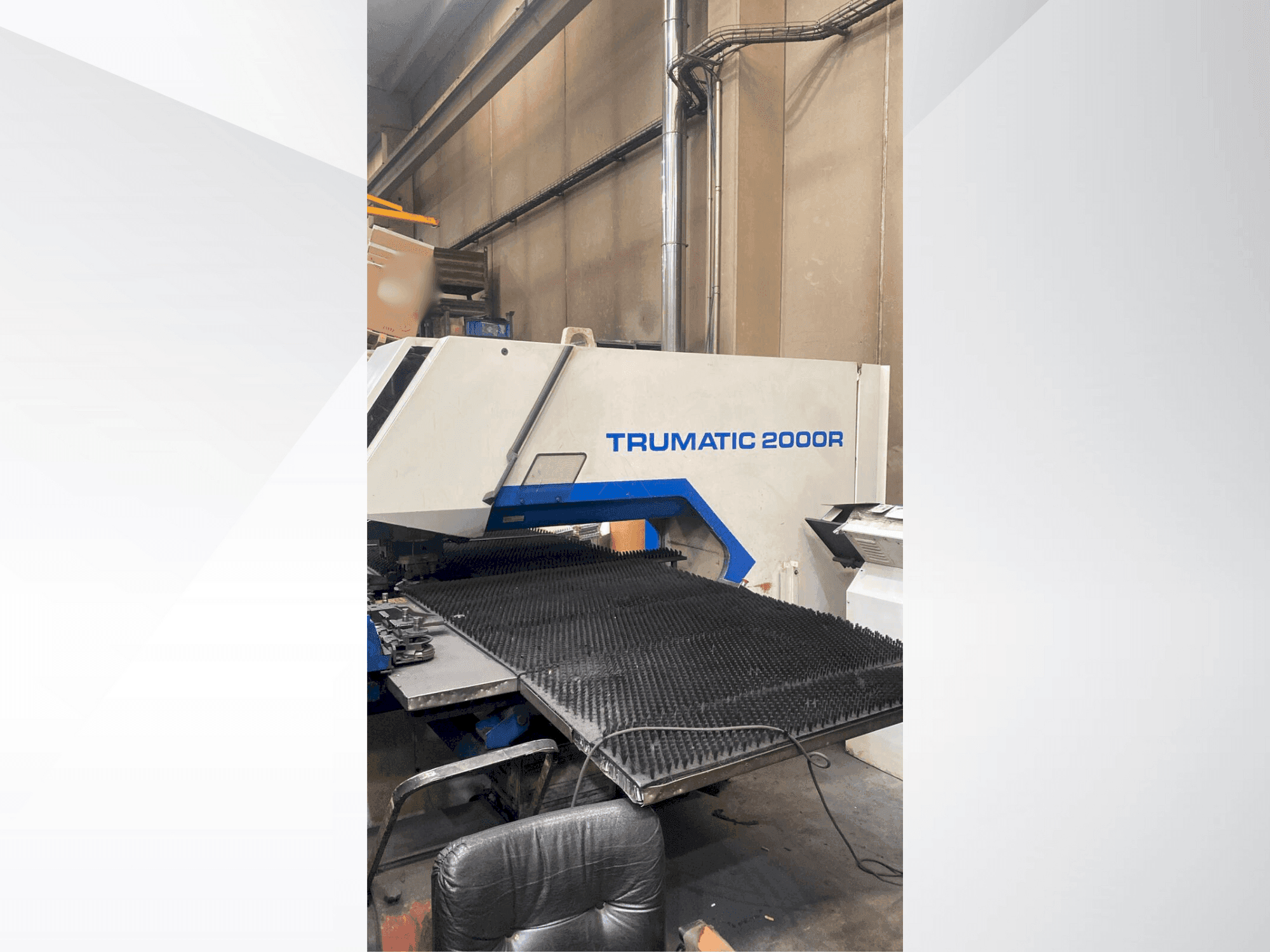 A TRUMPF TC2000R gép elölnézete
