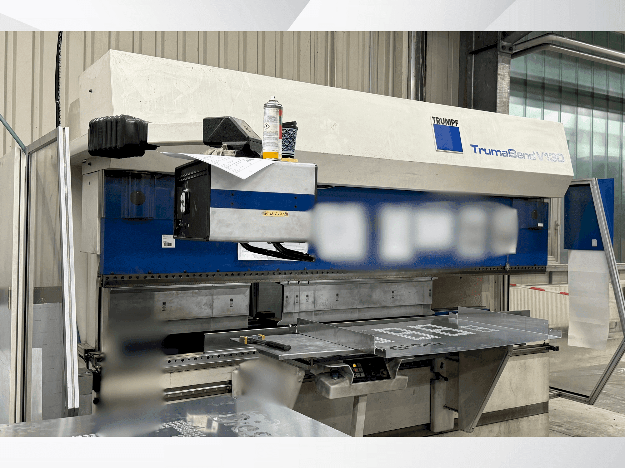 A TRUMPF TrumaBend V130 gép elölnézete