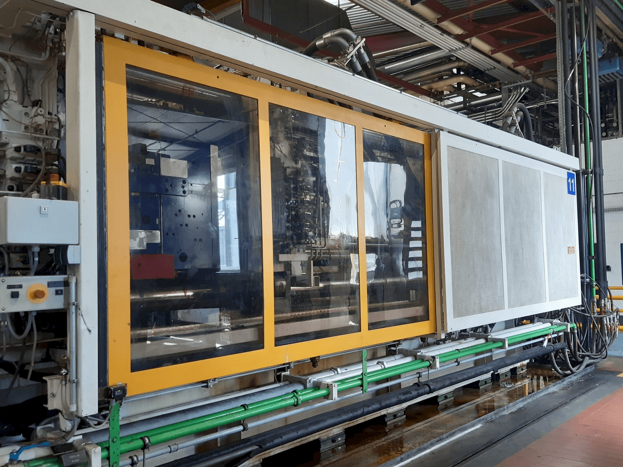 A Krauss Maffei 1300-8000 M gép elölnézete