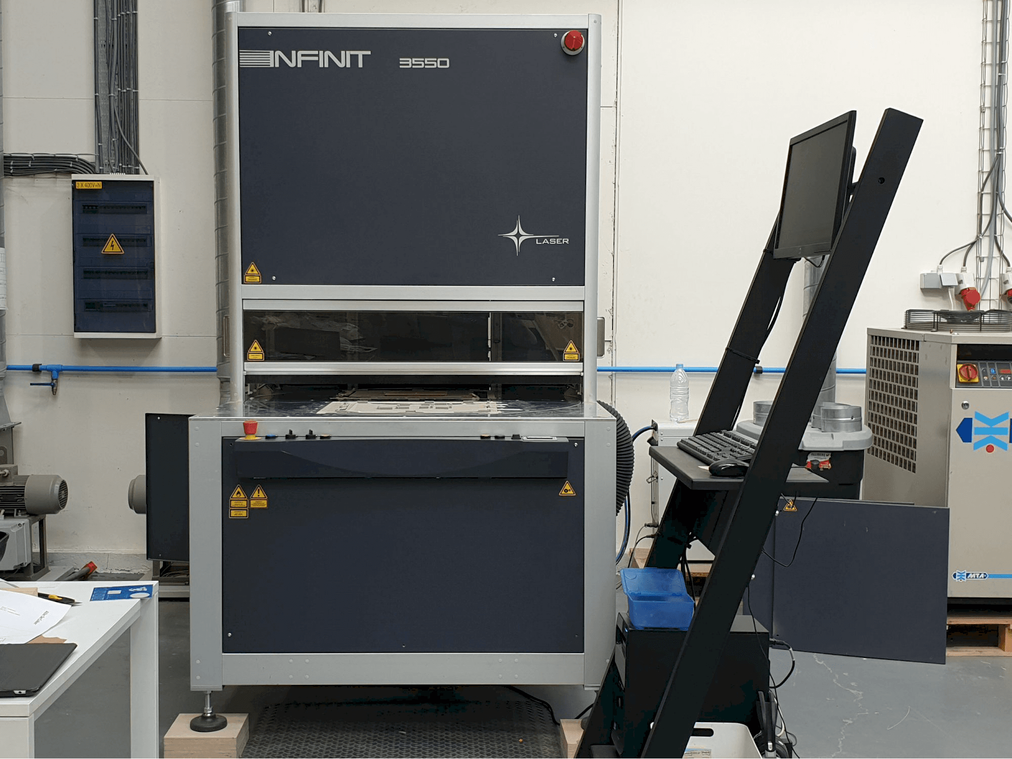 A SEI Laser INFINITY 3550 gép elölnézete