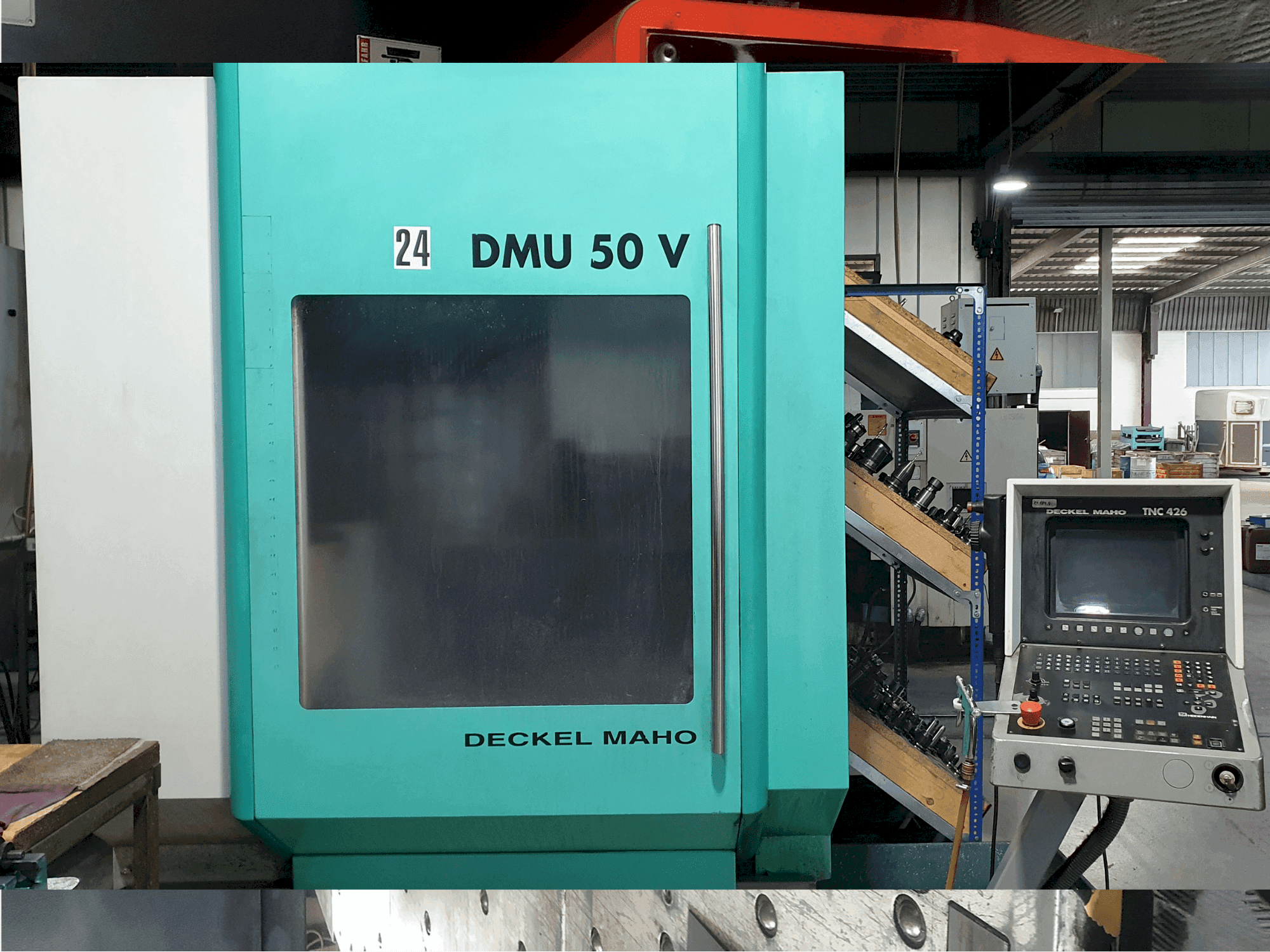 A DECKEL MAHO DMU 50 V gép elölnézete