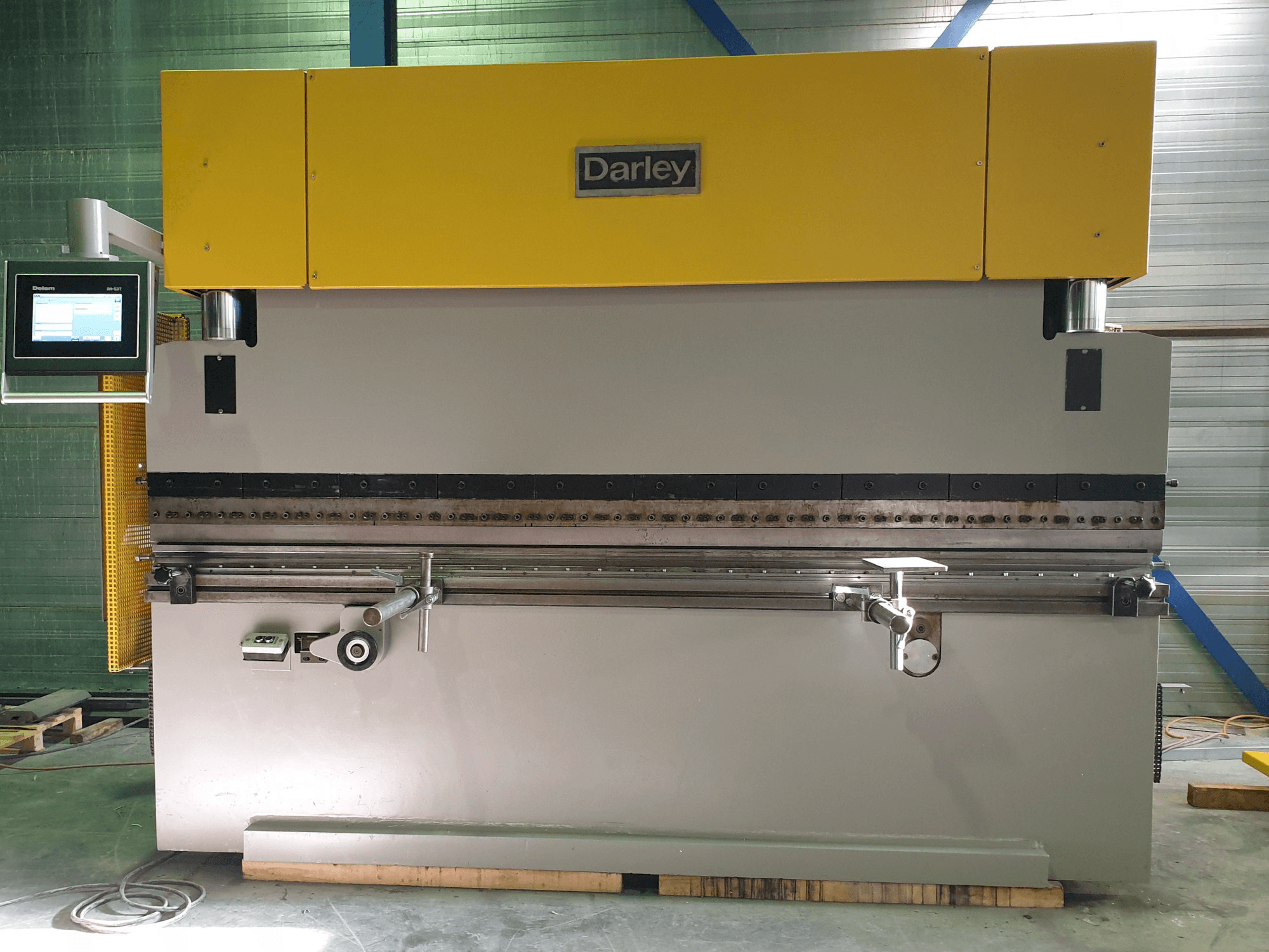 A Darley EHP 80 31/25 gép elölnézete