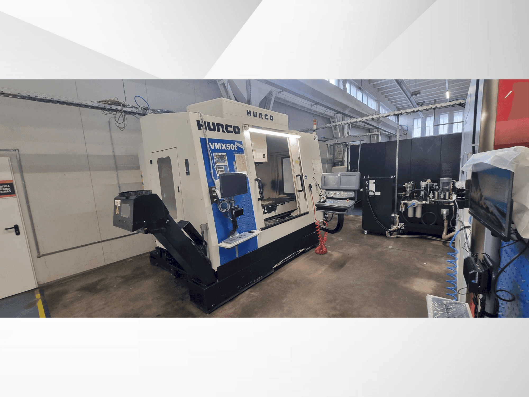 A Hurco VMX 50T gép elölnézete