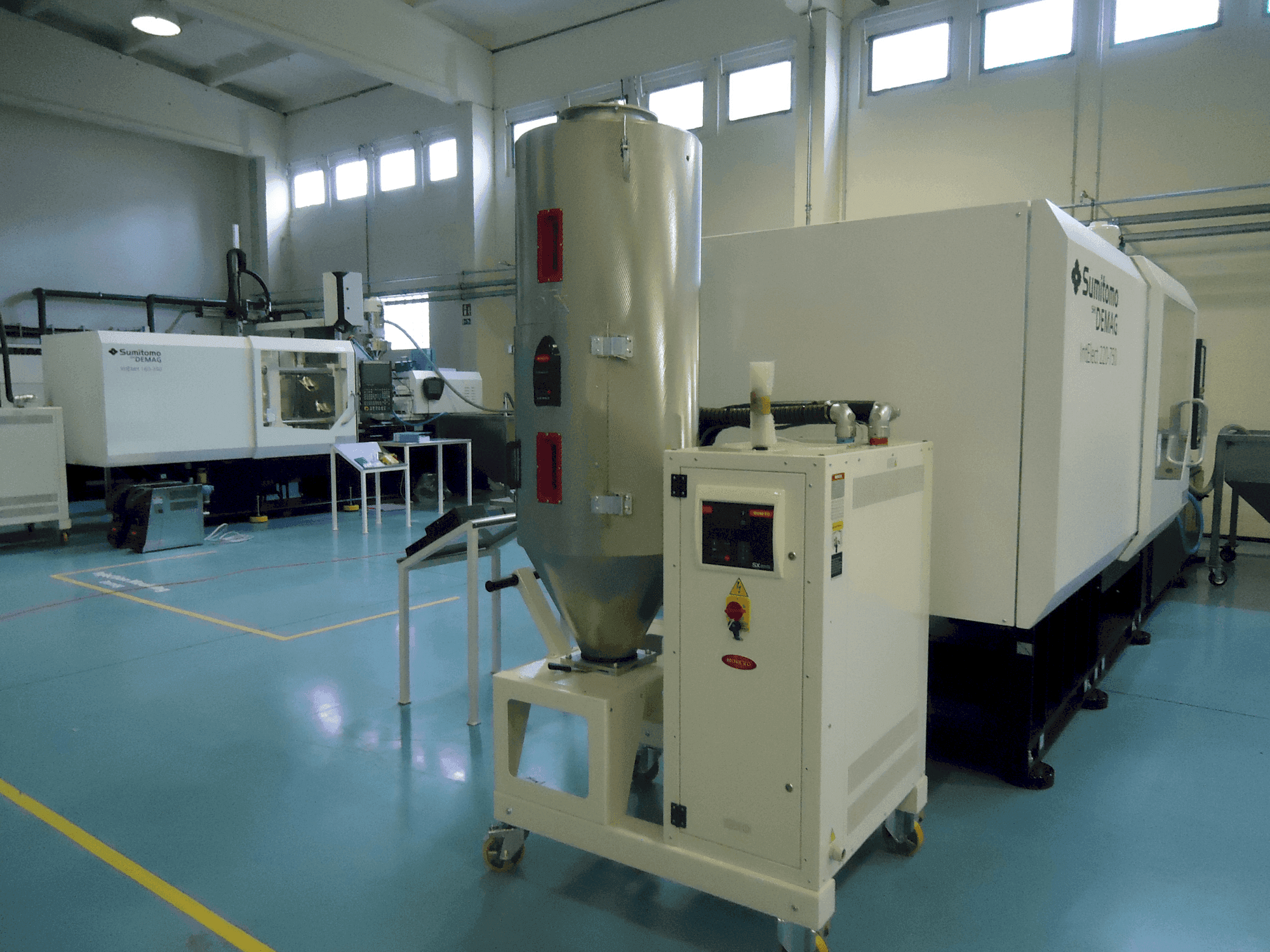 A SUMITOMO SHI DEMAG IntElect 220/610-750 smart gép elölnézete