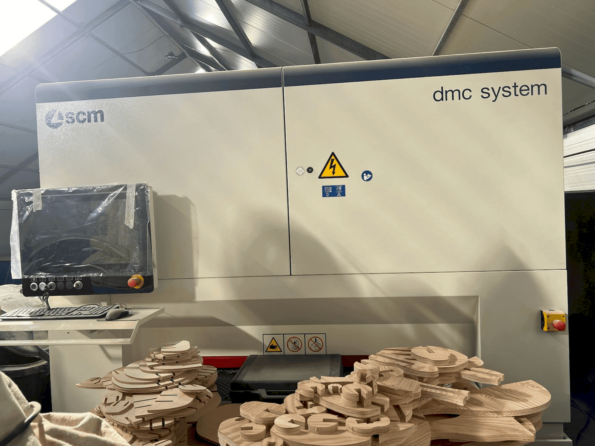 A SCM DMC SYSTEM gép elölnézete