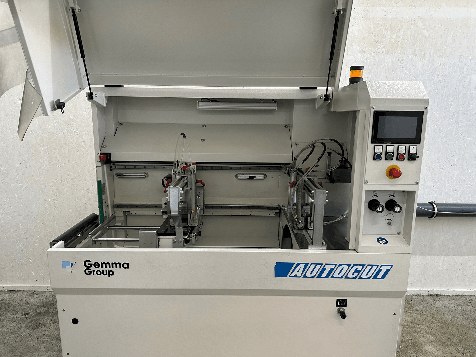 A Autocut 550 gép elölnézete