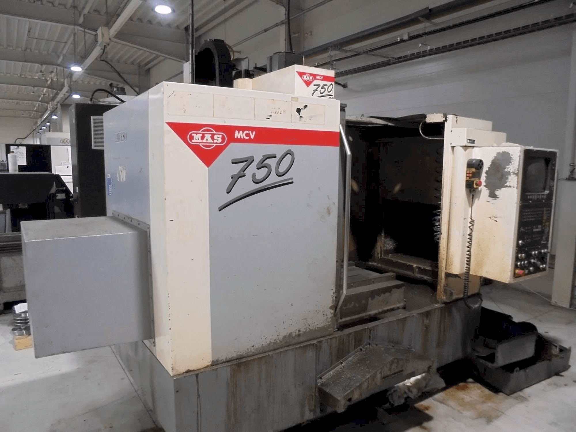 A KOVOSVIT MAS MCV 750 gép elölnézete